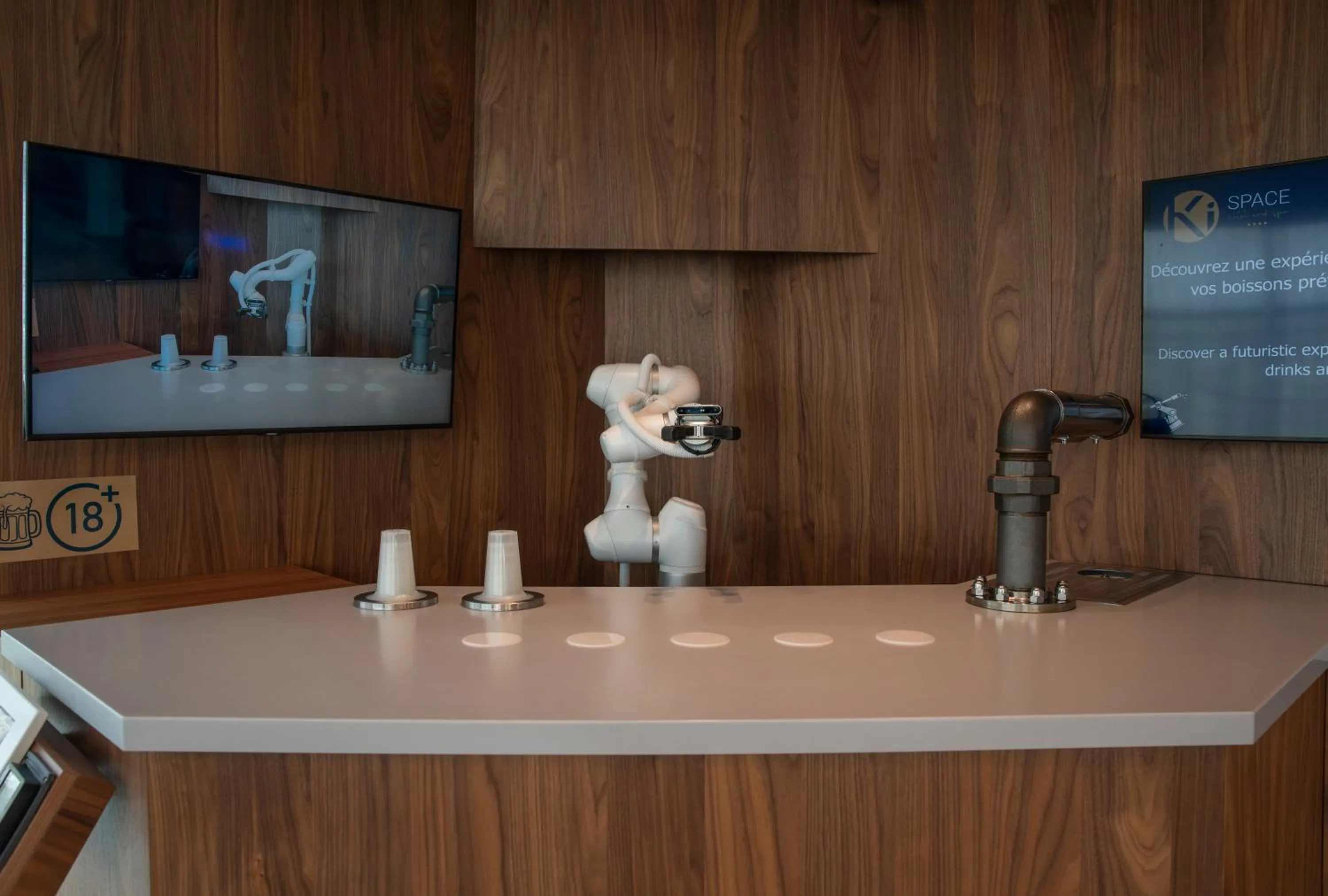 Lounge or bar in Ki Space Hotel & Spa - near Disneyland Paris