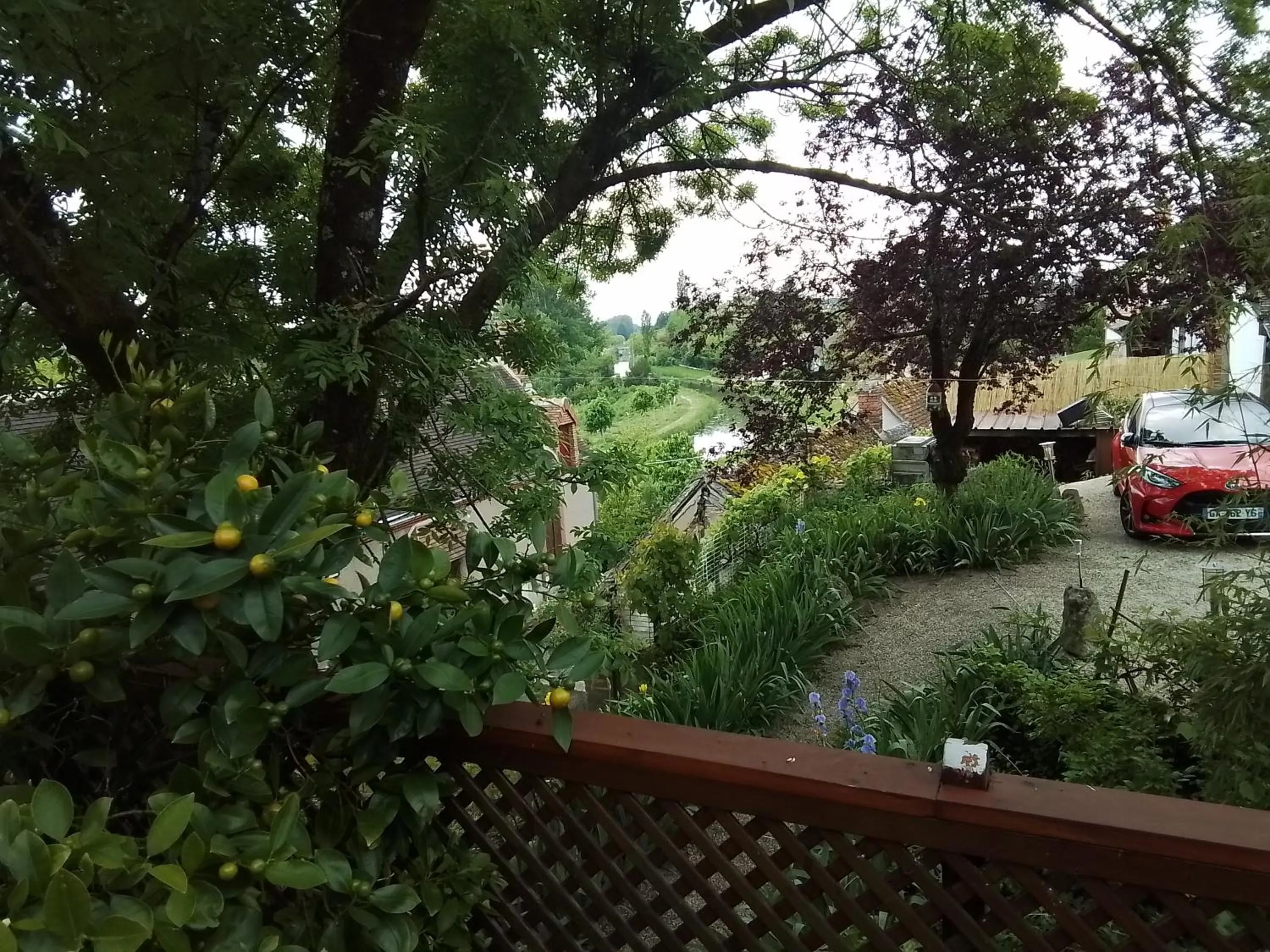 Garden view in Chambres d'hôtes Châtres-Sur-Cher