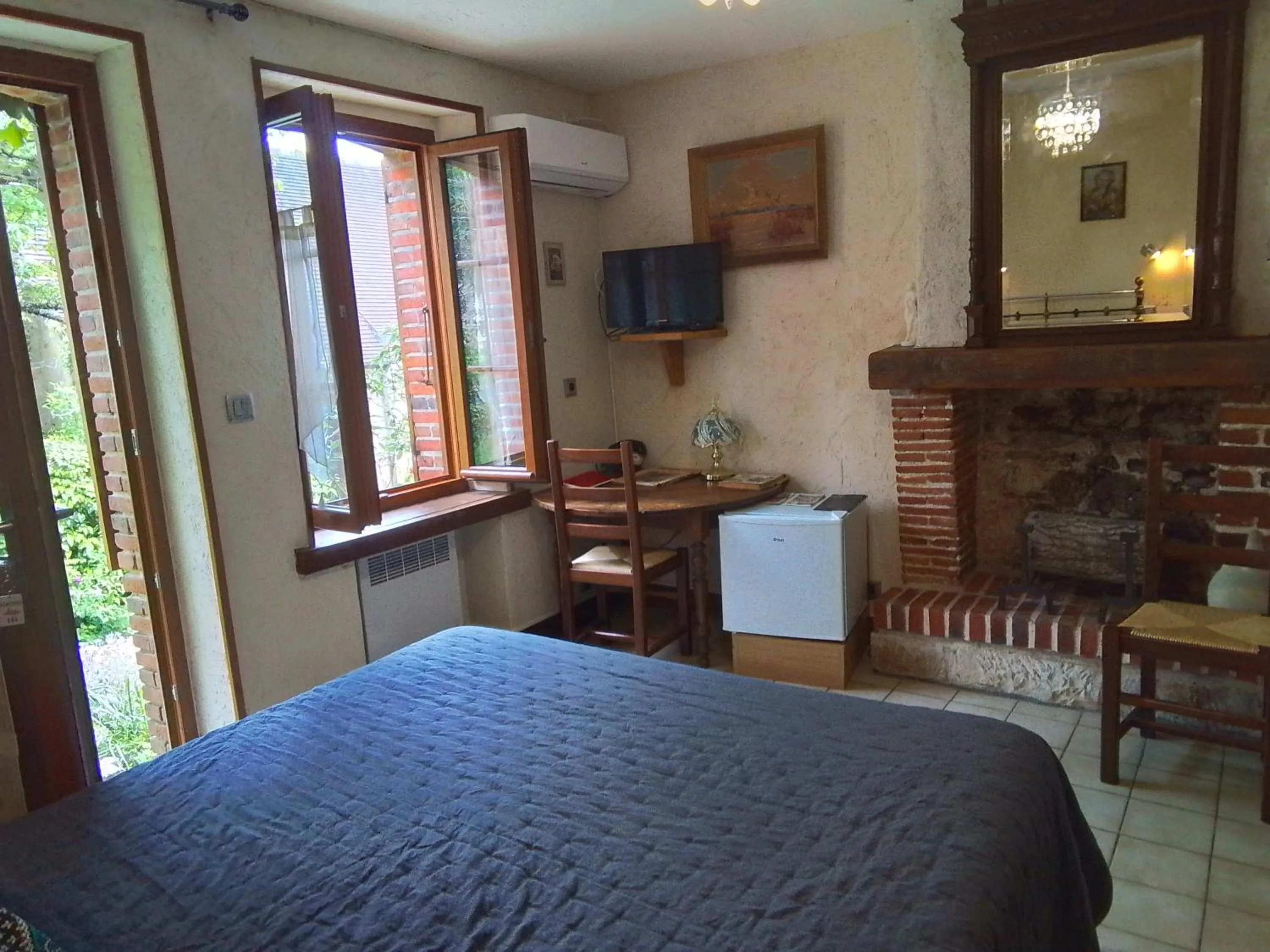 Bed in Chambres d'hôtes Châtres-Sur-Cher