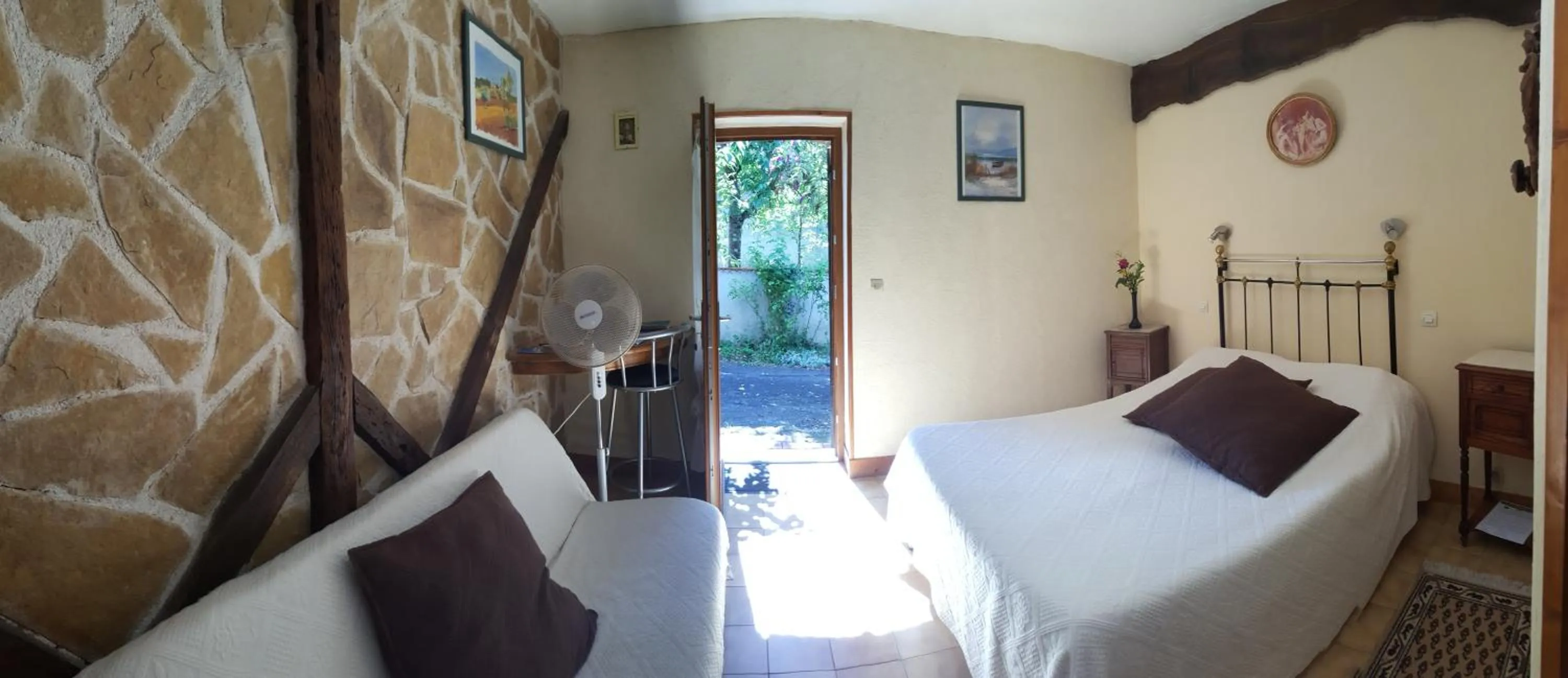 Bed in Chambres d'hôtes Châtres-Sur-Cher