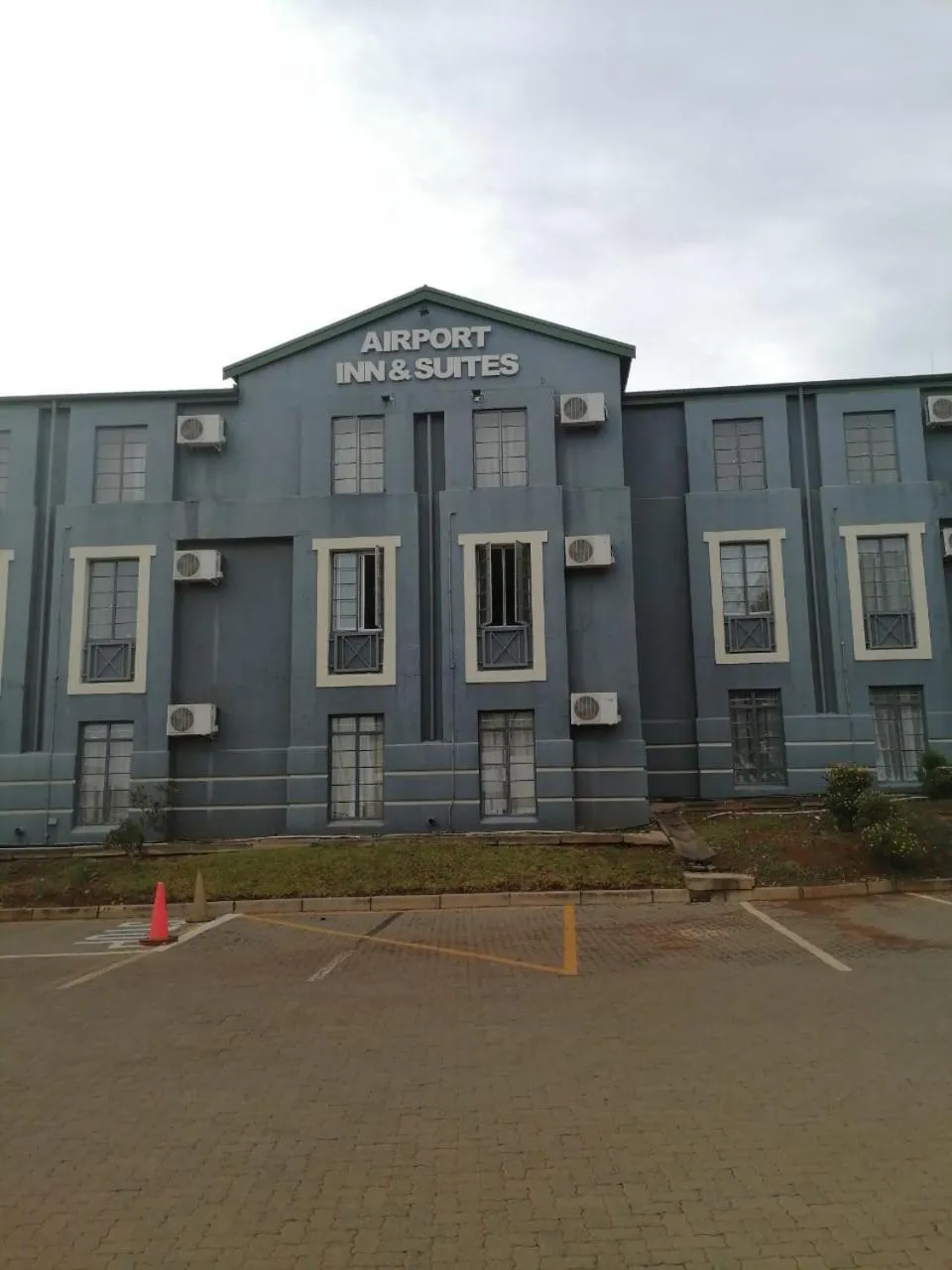 Property building in Airport Inn and Suites