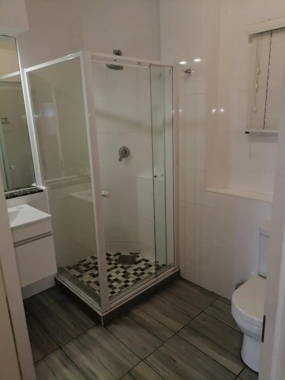 Budget Double Room in Airport Inn and Suites Budget Double Room in Airport Inn and Suites