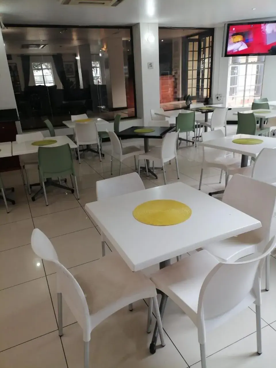 Restaurant/places to eat in Airport Inn and Suites Restaurant/places to eat in Airport Inn and Suites