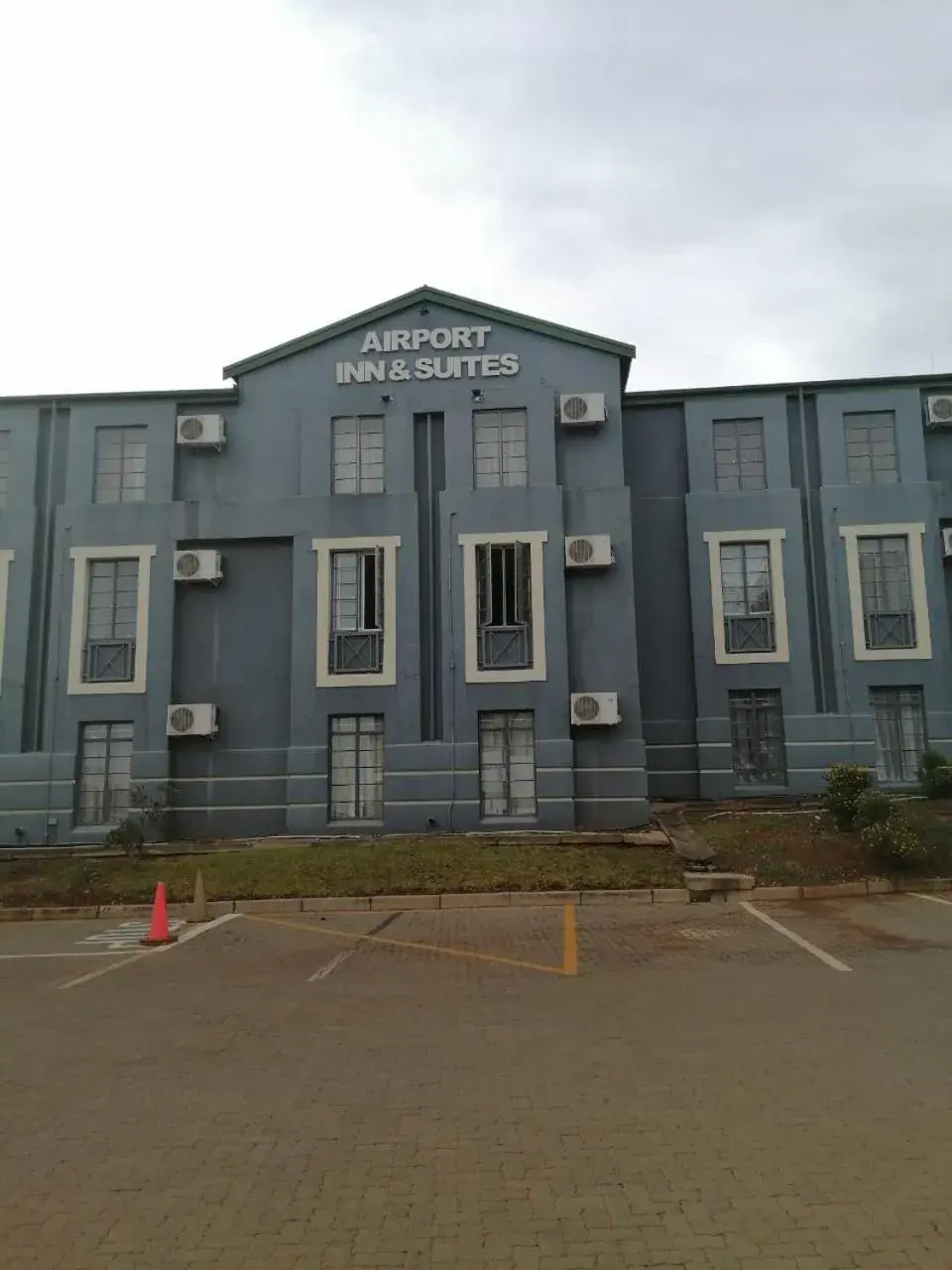 Property building in Airport Inn and Suites Property building in Airport Inn and Suites