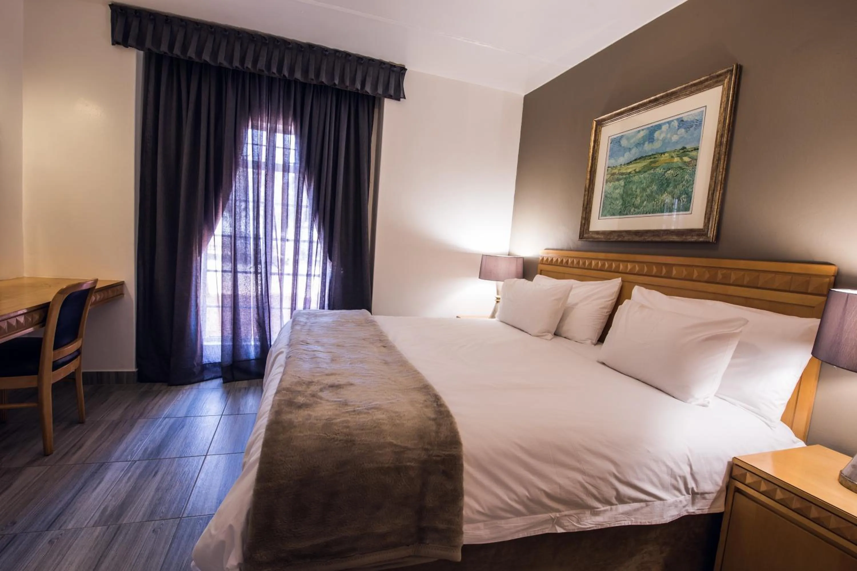 Bed in Airport Inn and Suites