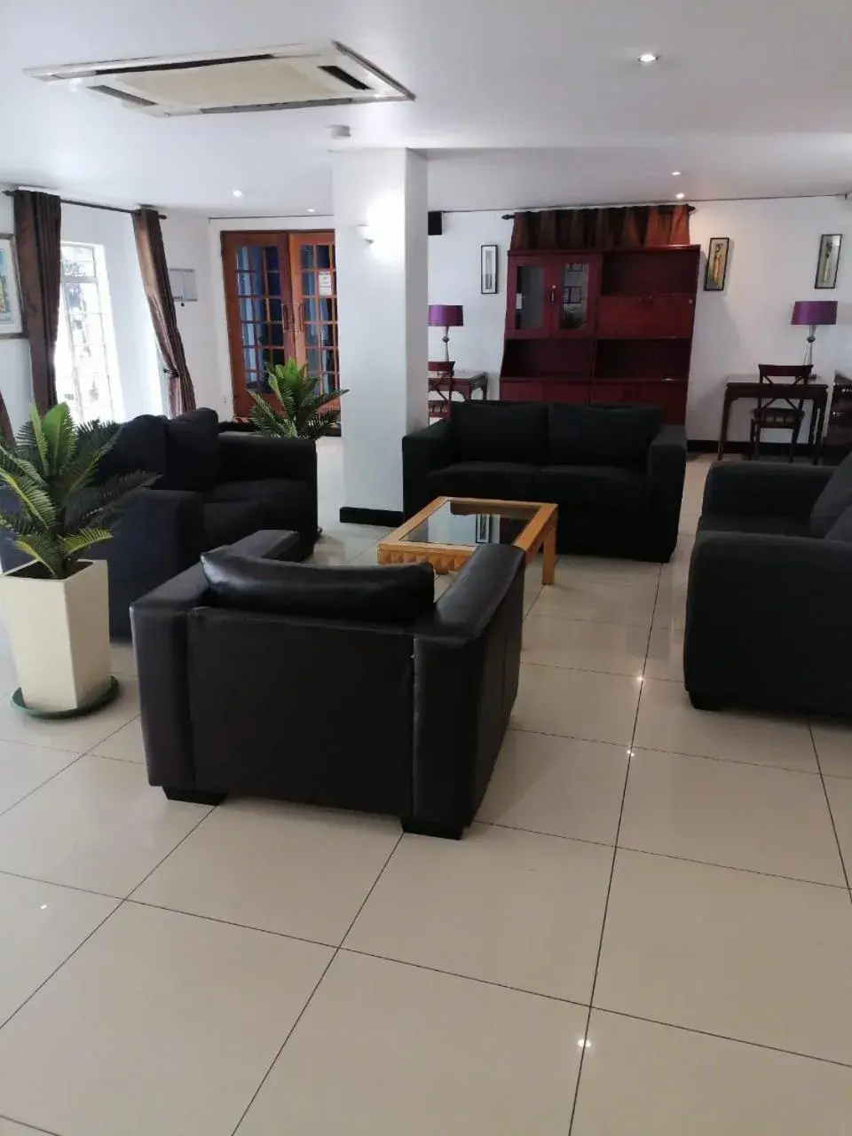 Property building in Airport Inn and Suites Property building in Airport Inn and Suites