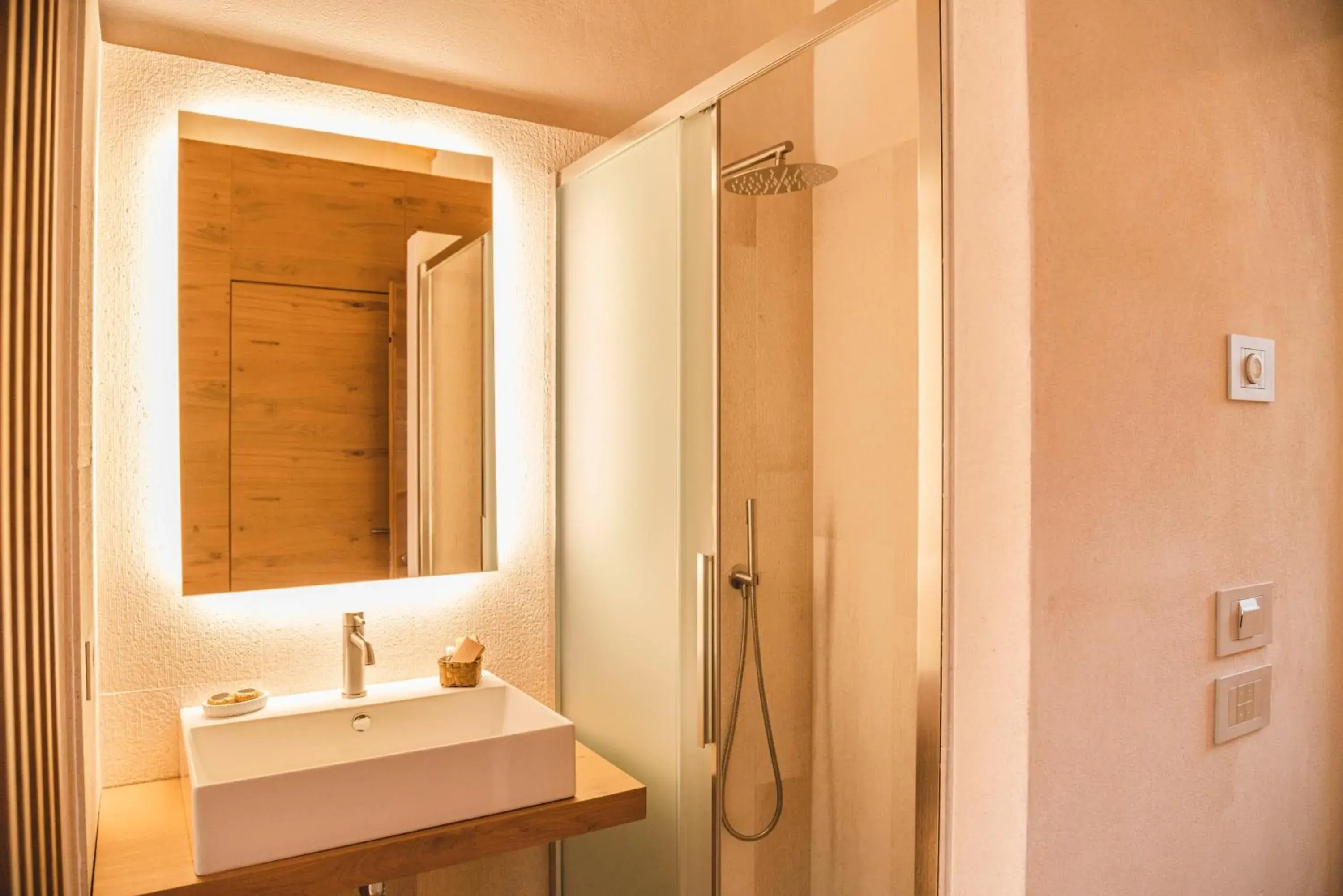 Shower in Borgo Vinceri Shower in Borgo Vinceri