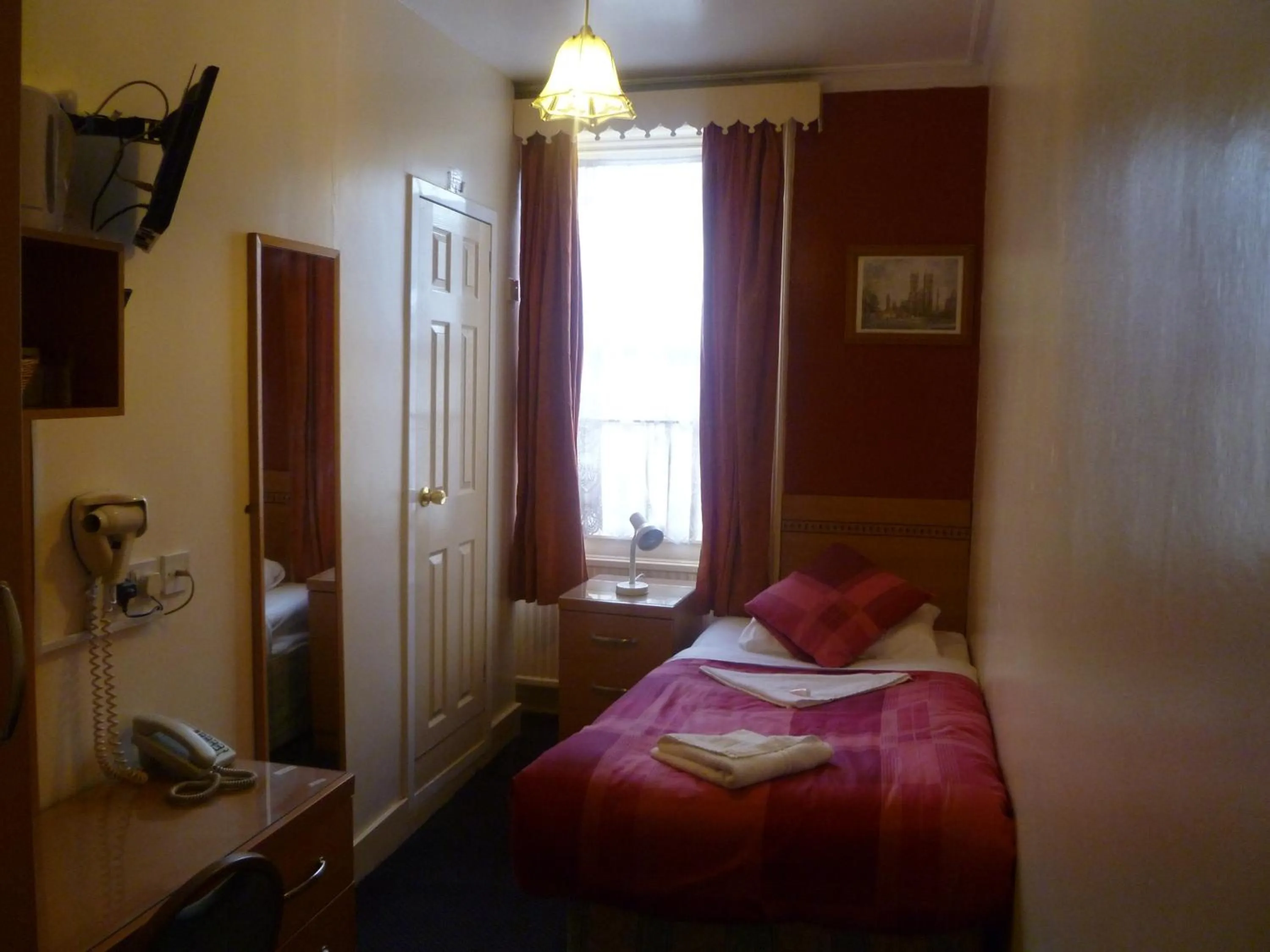 Bed in Grenville House Hotel