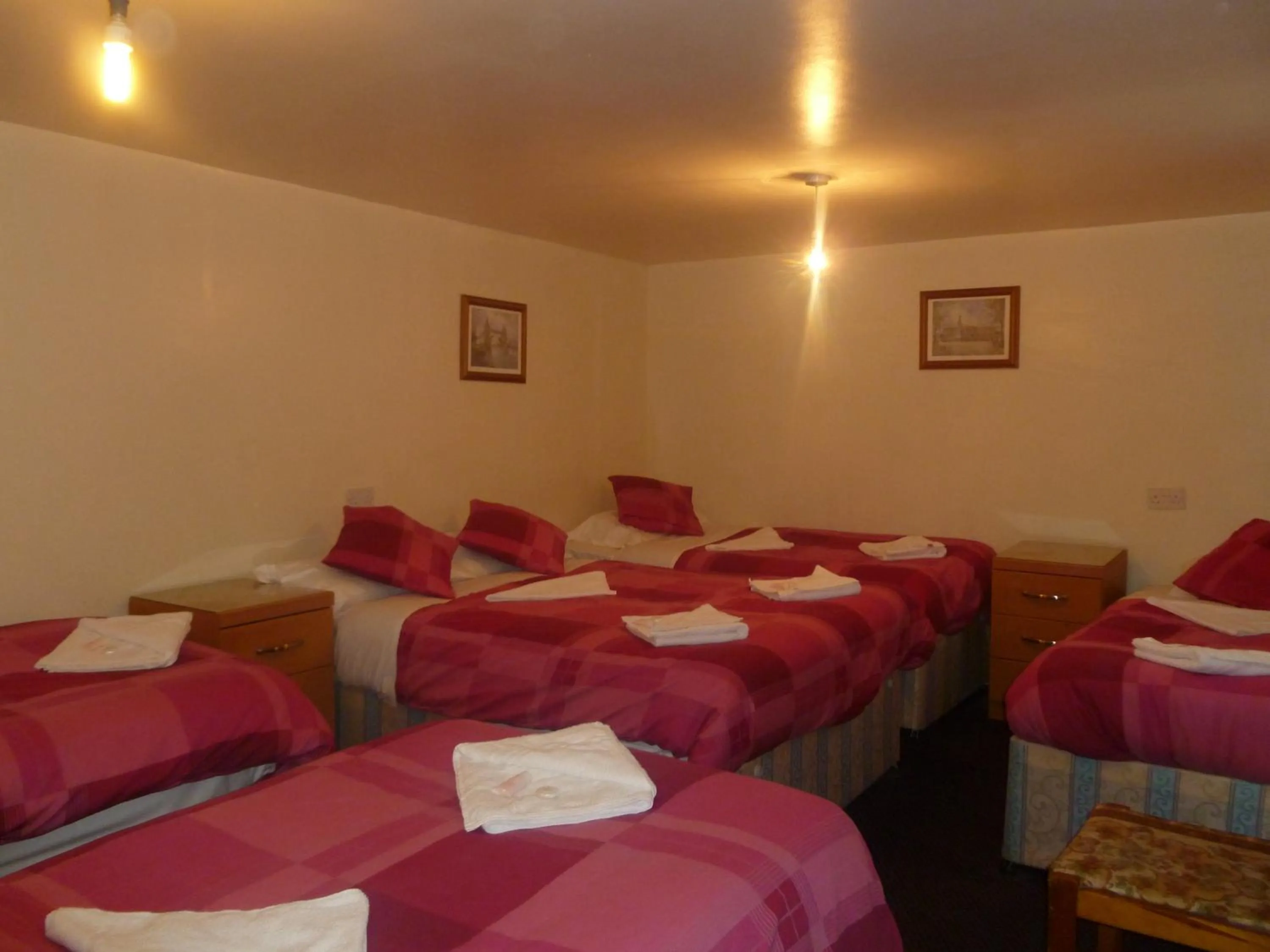 Bed in Grenville House Hotel