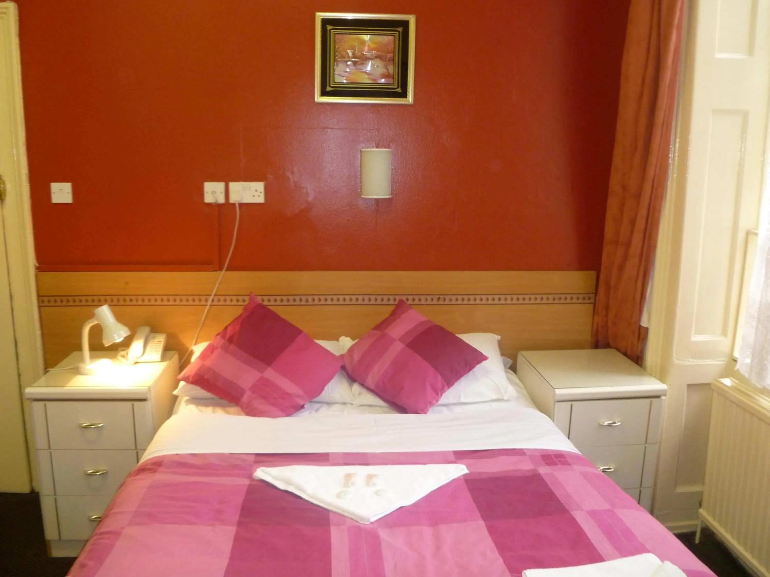 Bed in Grenville House Hotel