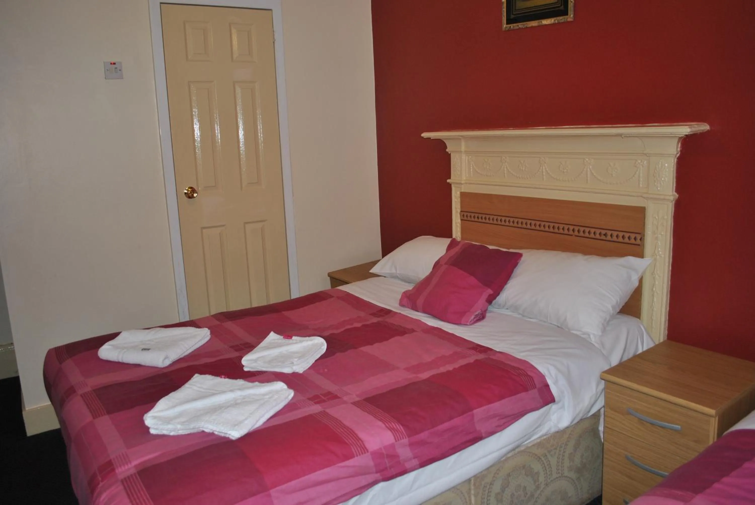 Bed in Grenville House Hotel