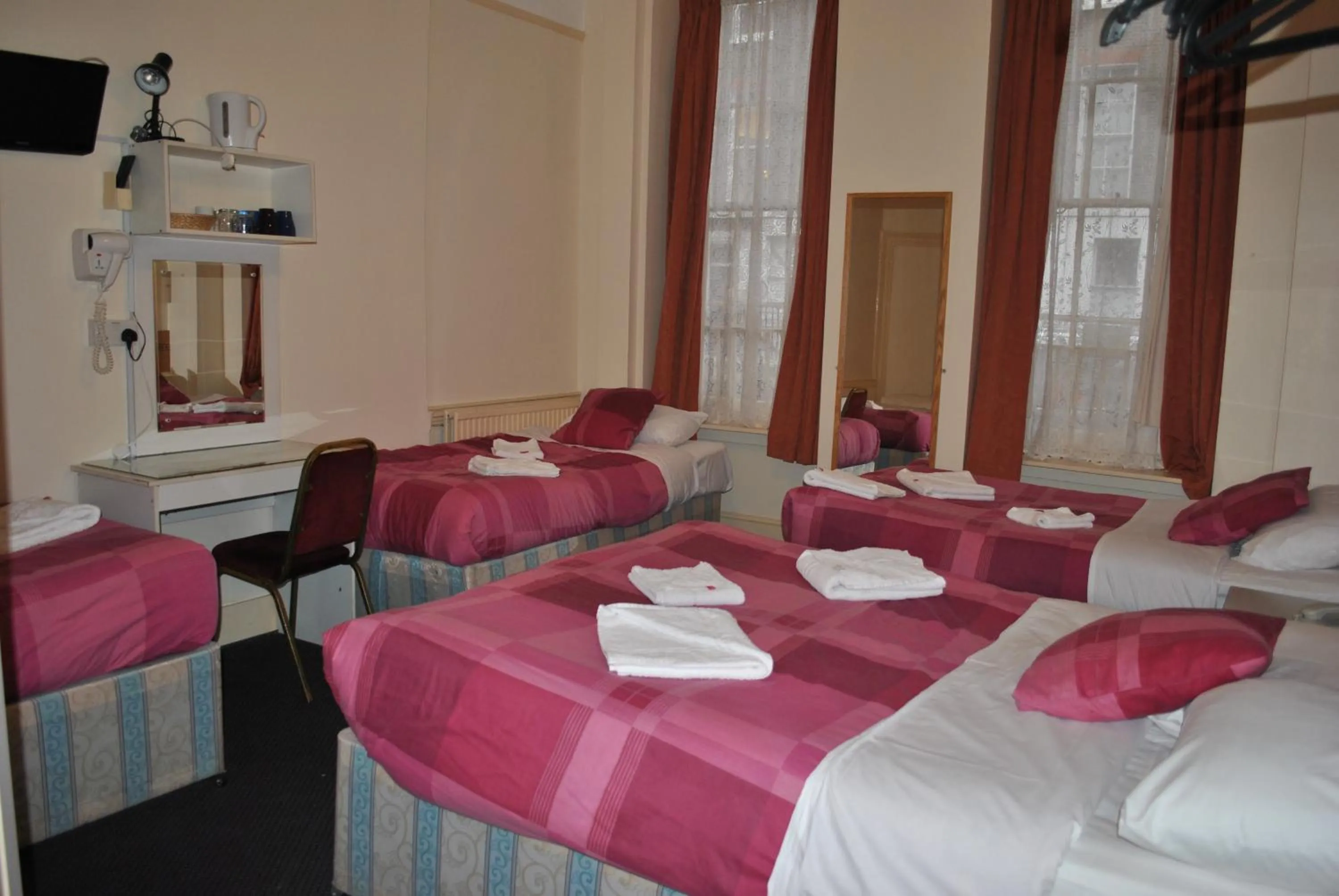 Bed in Grenville House Hotel