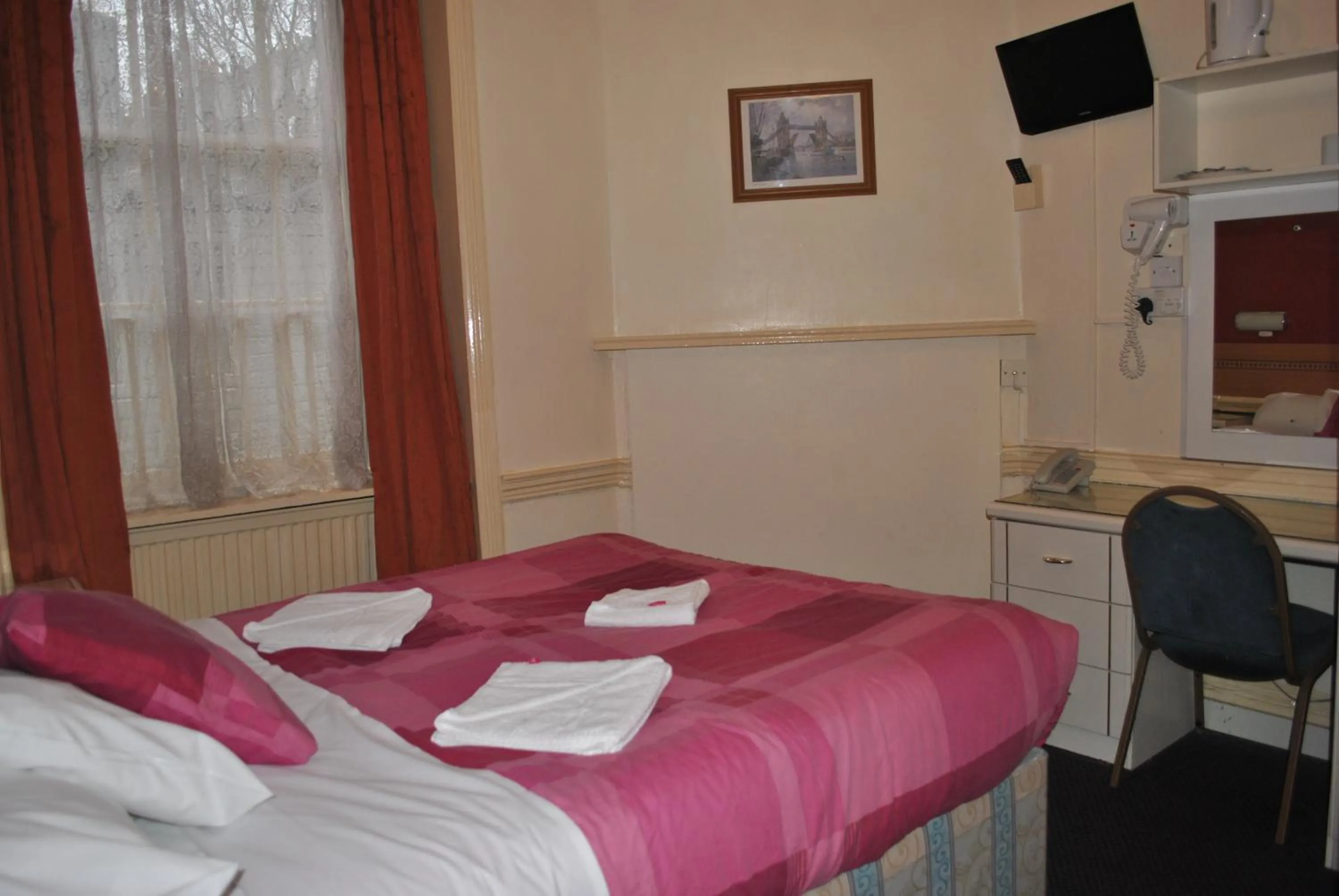 Bed in Grenville House Hotel