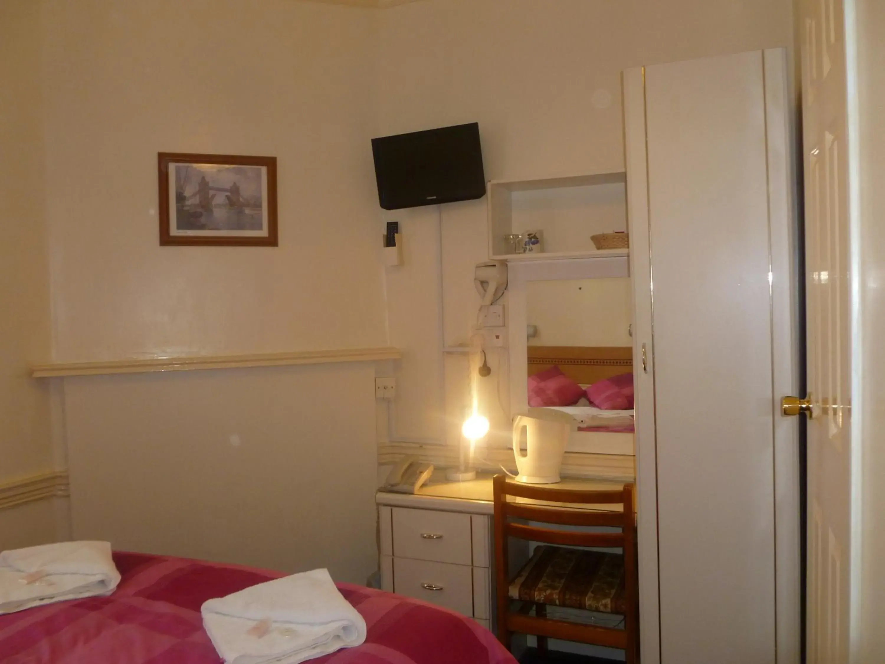 Bed in Grenville House Hotel Bed in Grenville House Hotel