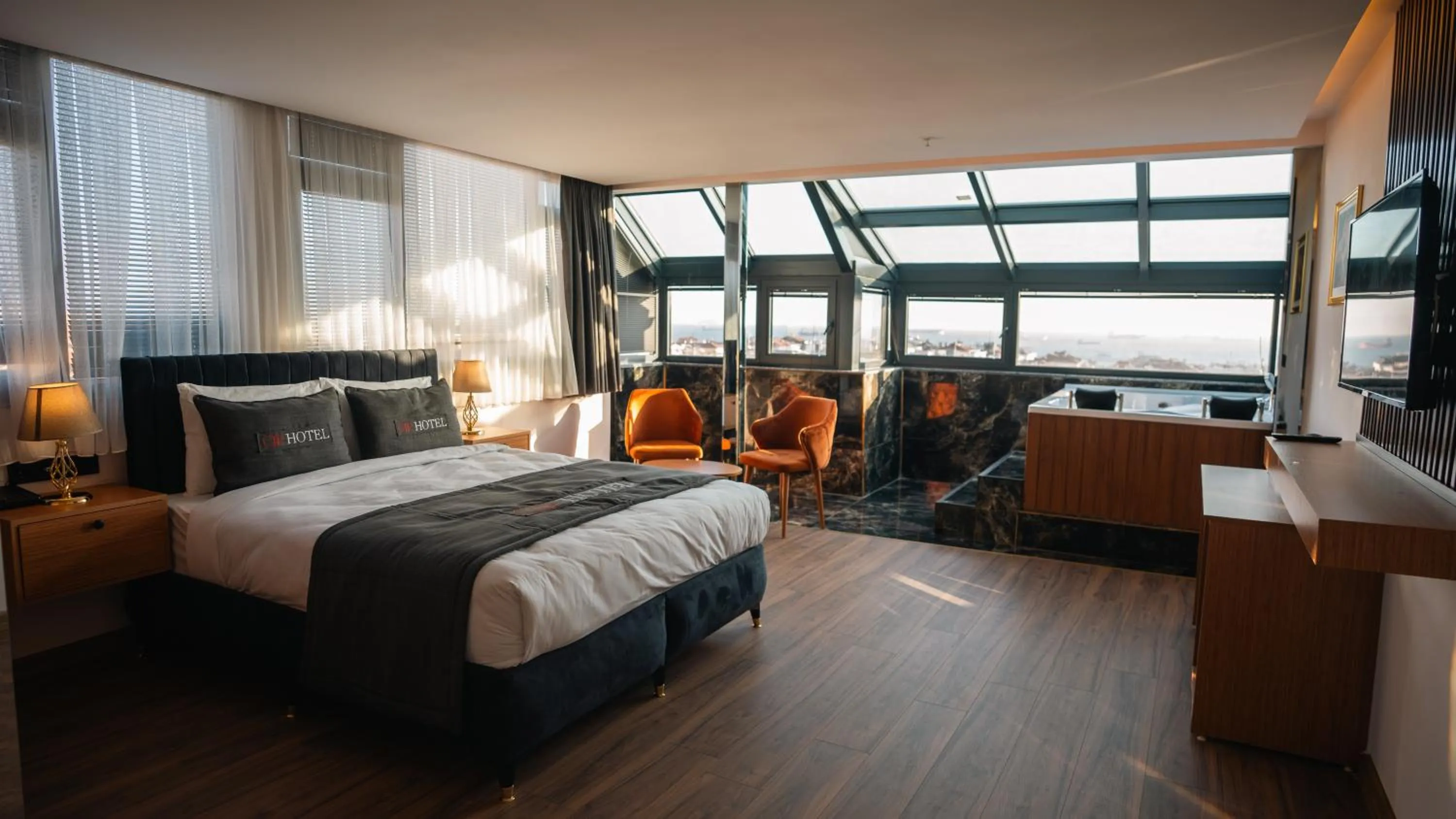 Communal lounge/ TV room, Bed in Cip Hotel & Spa - İstanbul Bakırköy City Center