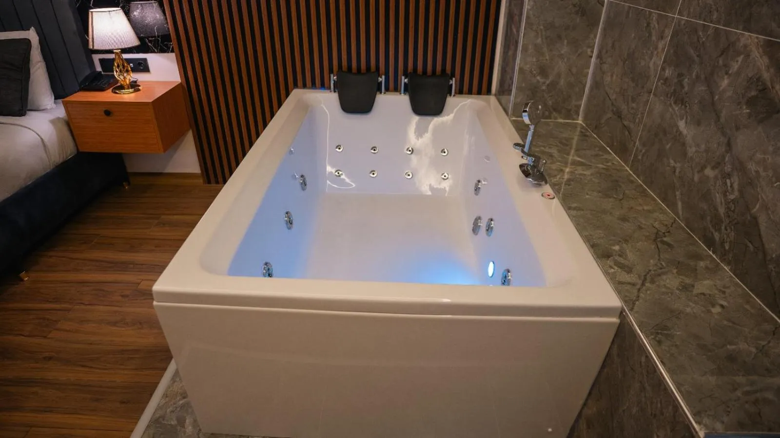 Hot Tub in Cip Hotel & Spa - İstanbul Bakırköy City Center