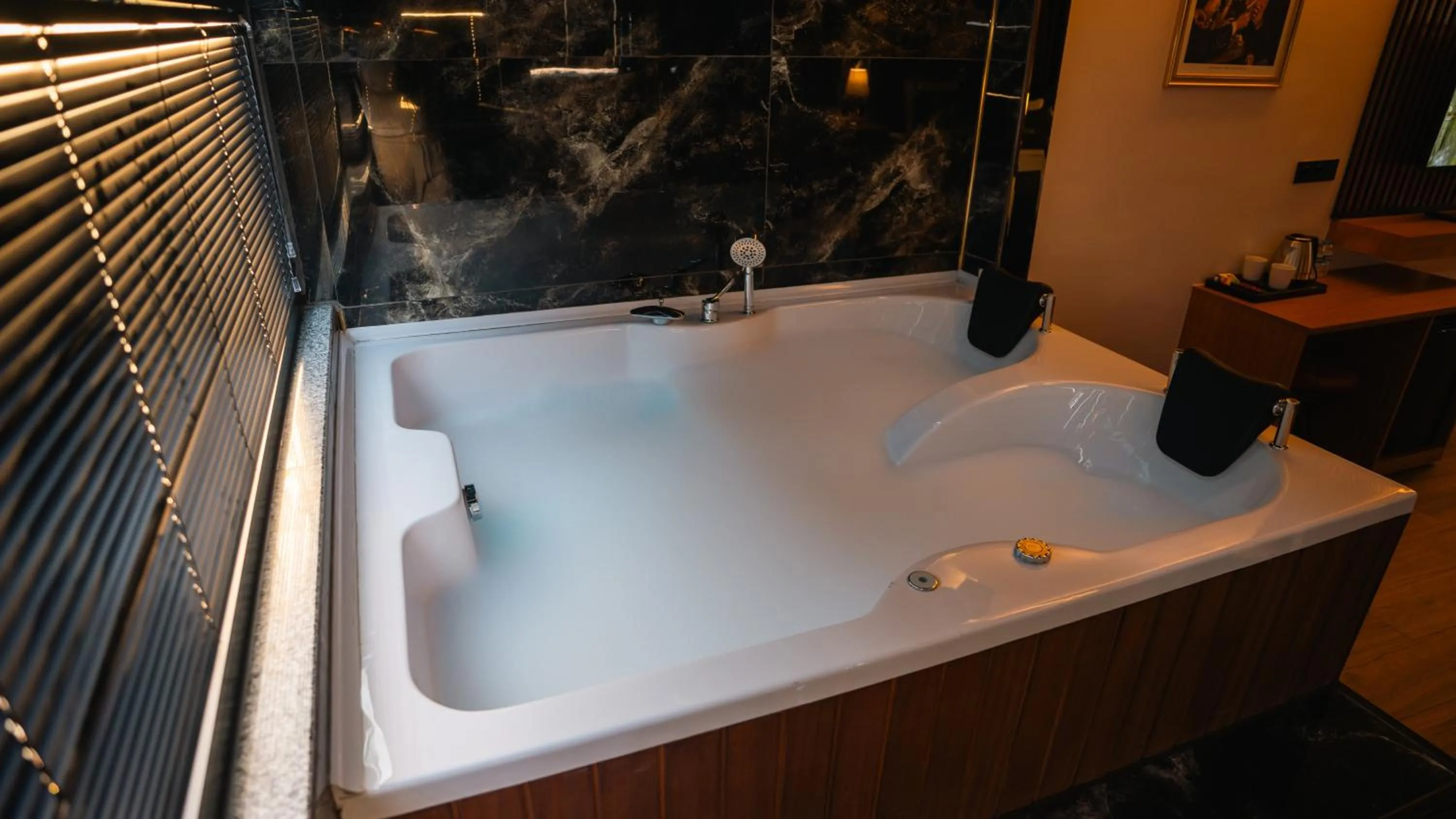 Hot Tub in Cip Hotel & Spa - İstanbul Bakırköy City Center