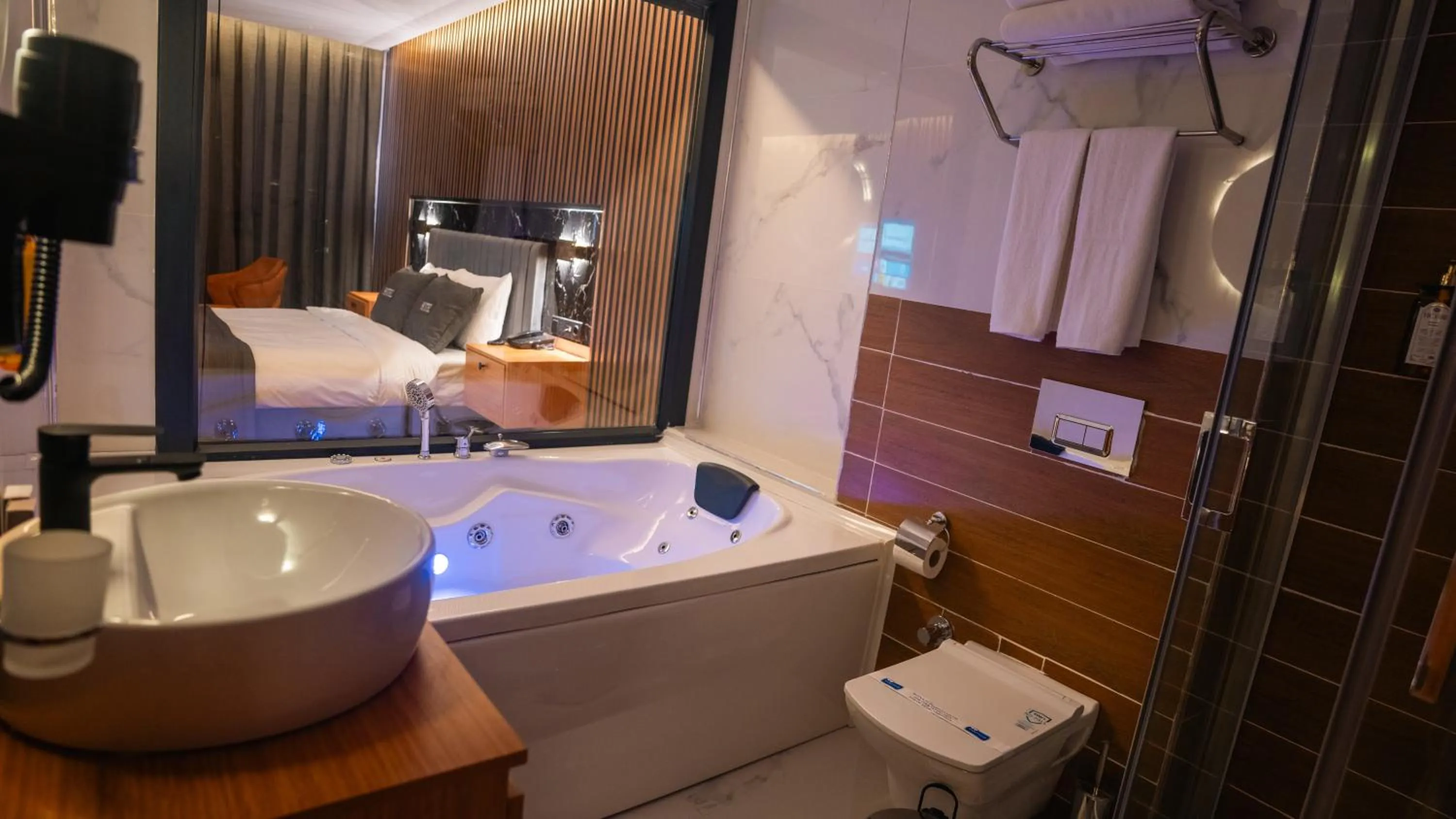 Hot Tub in Cip Hotel & Spa - İstanbul Bakırköy City Center