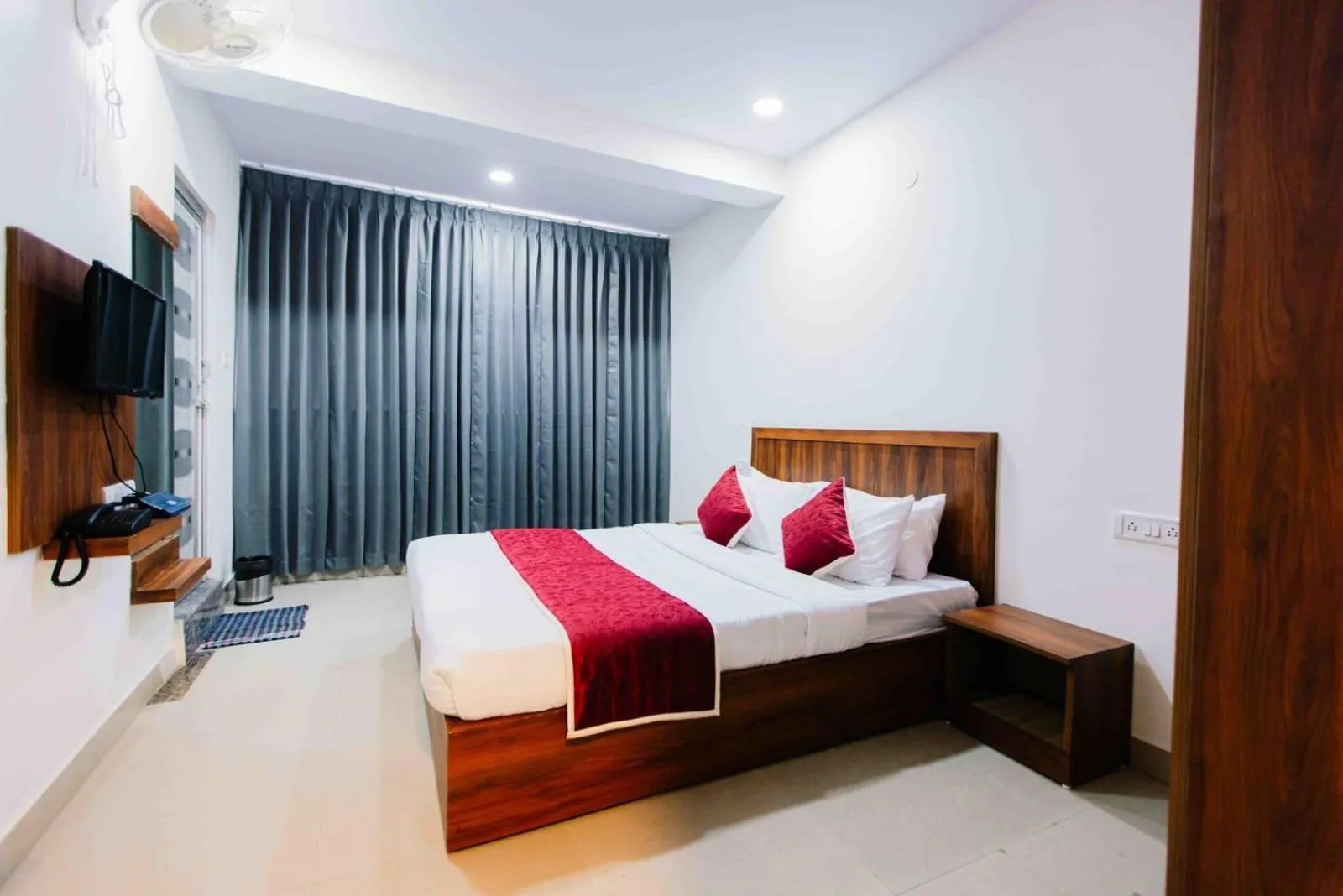 Bed in NO 7 Grandeur Hotel