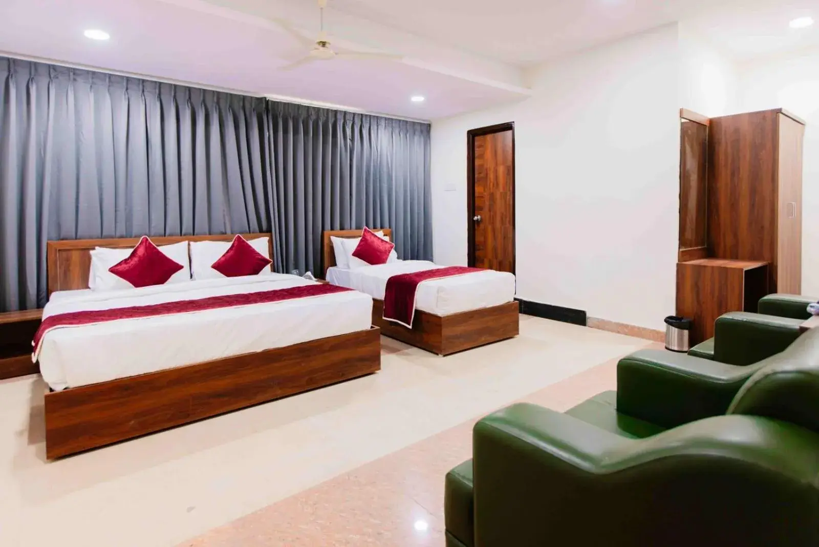Deluxe King Room - single occupancy in NO 7 Grandeur Hotel Deluxe King Room - single occupancy in NO 7 Grandeur Hotel