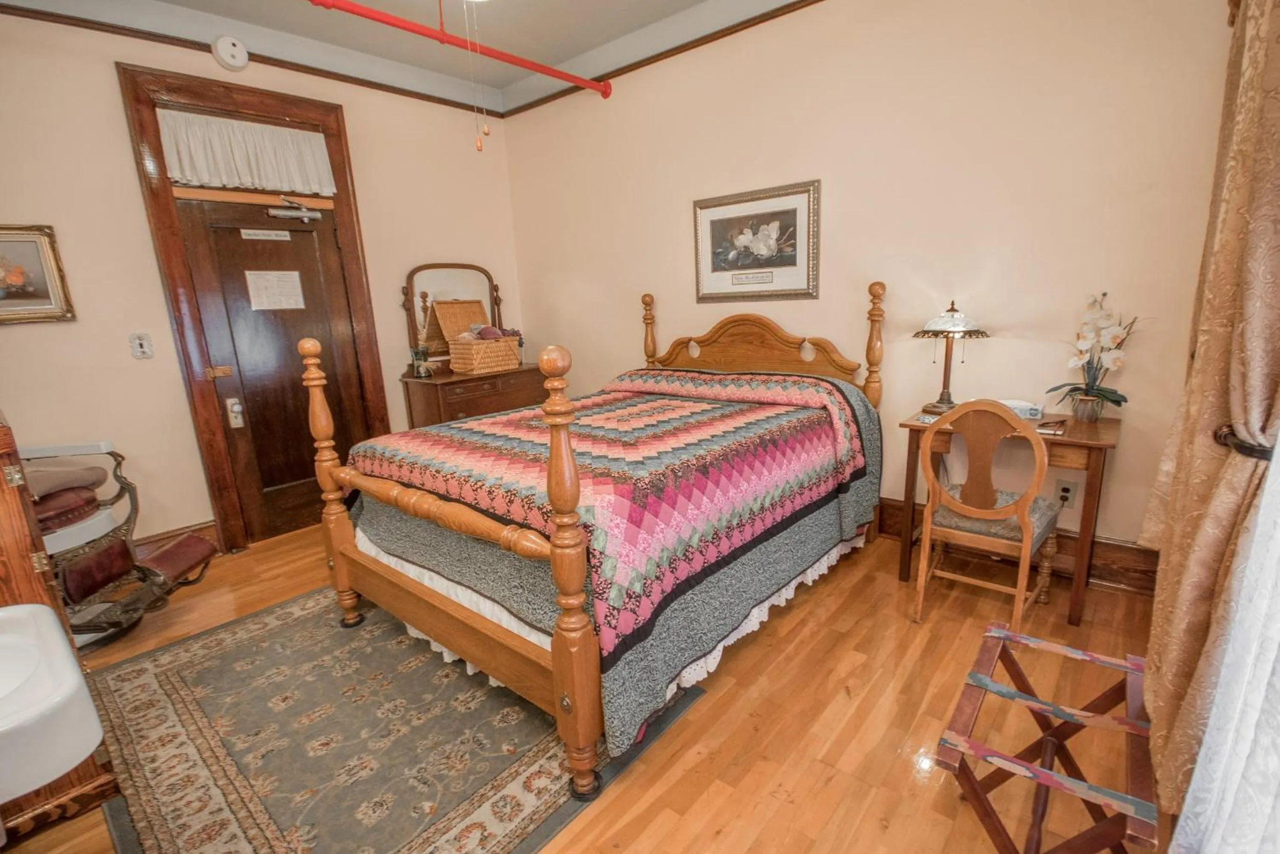 Photo of the whole room in The Edgewater Hotel