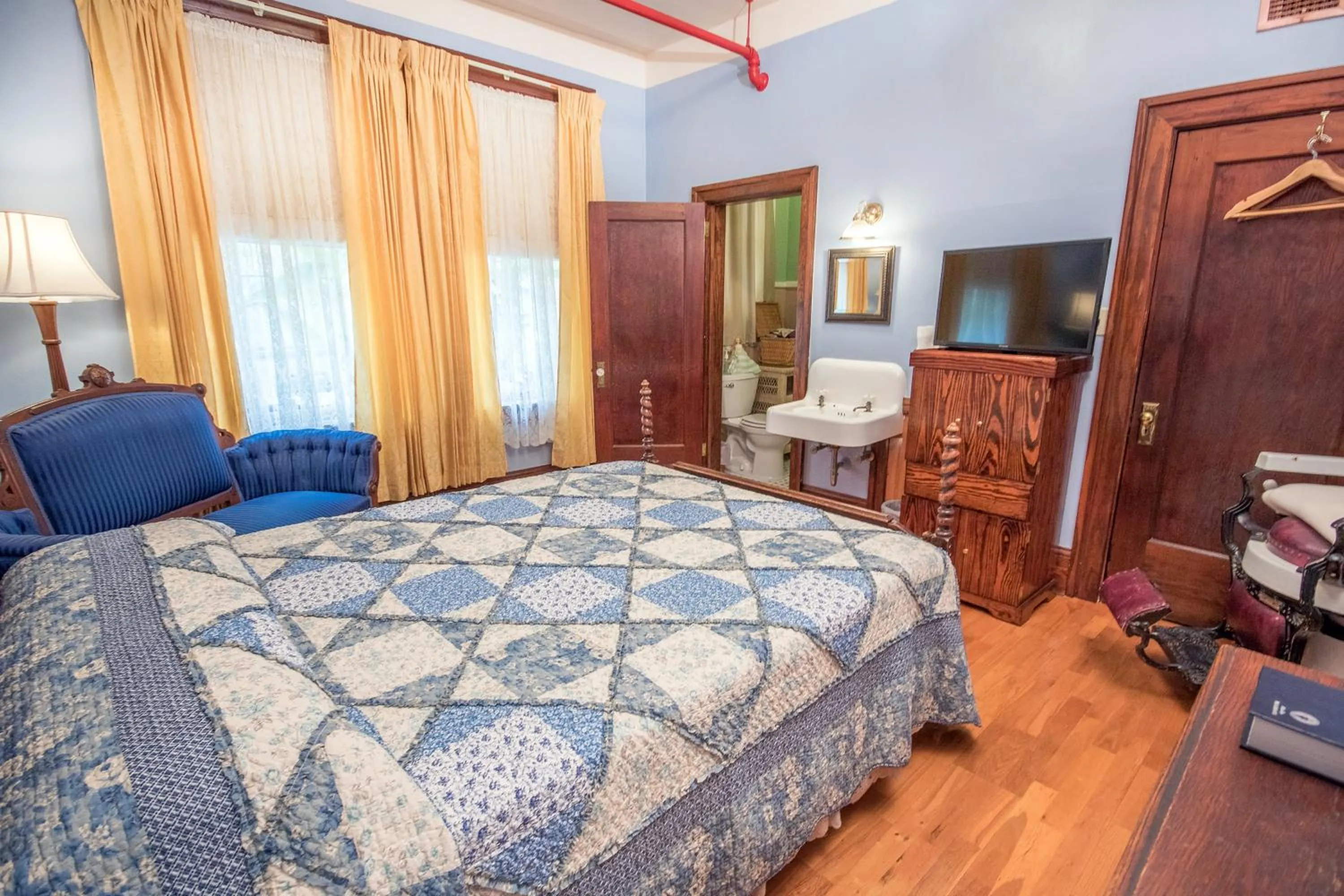 Bed in The Edgewater Hotel