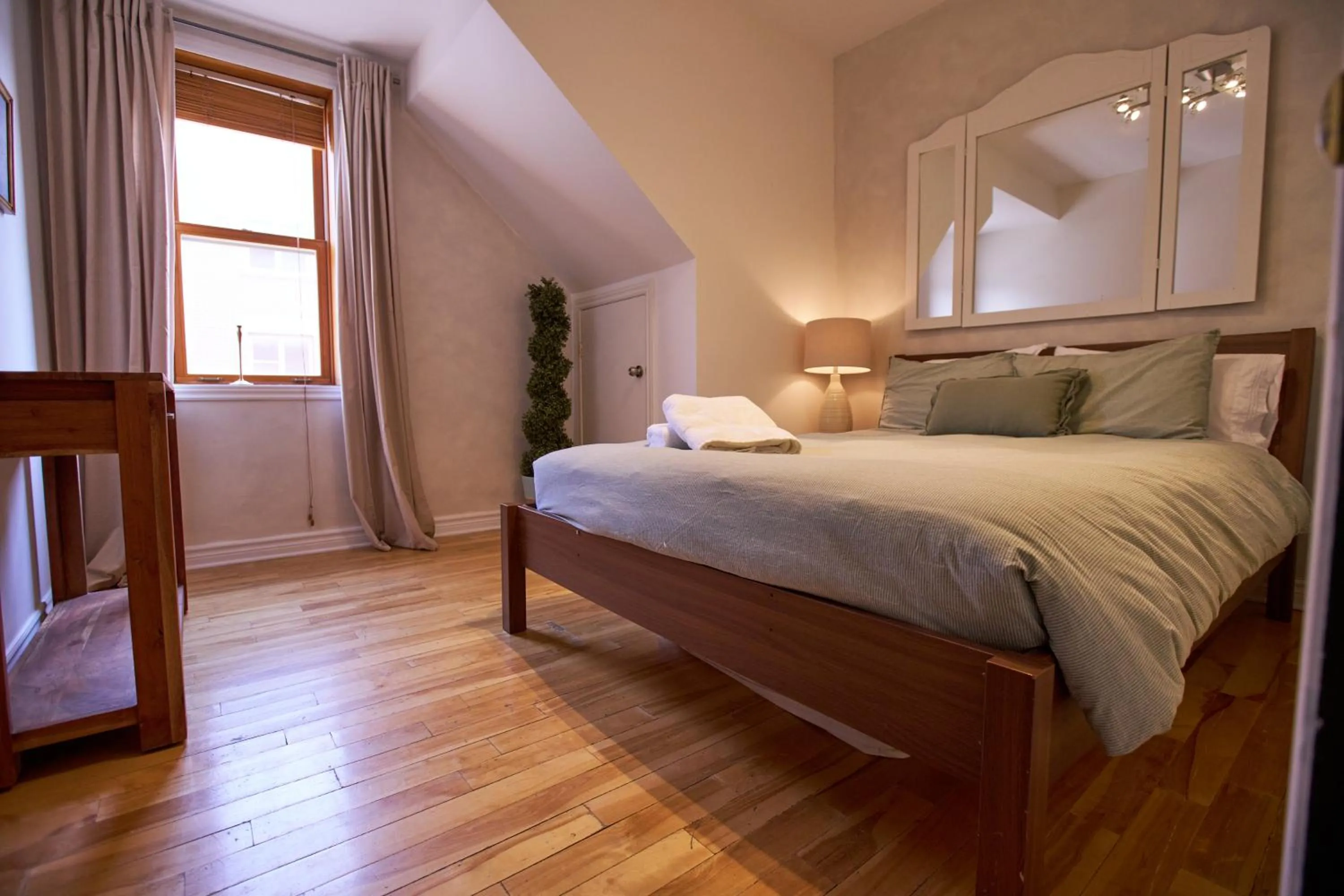 Bed in Le Metro Mont-Royal by HomeInMontreal