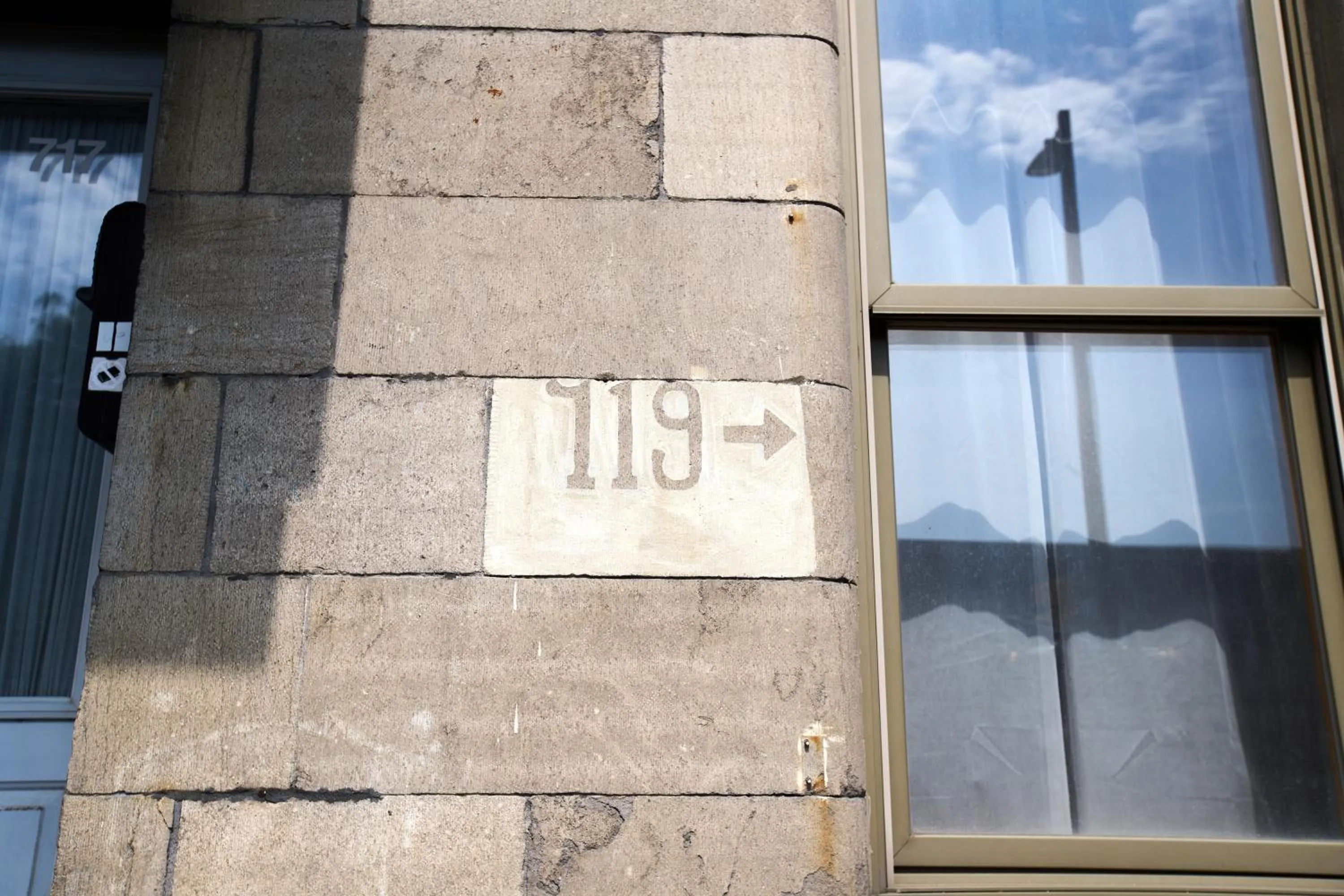 Le Metro Mont-Royal by HomeInMontreal