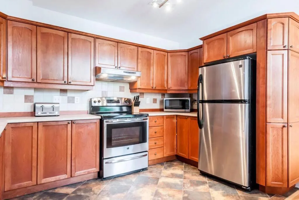 Le Metro Mont-Royal by HomeInMontreal