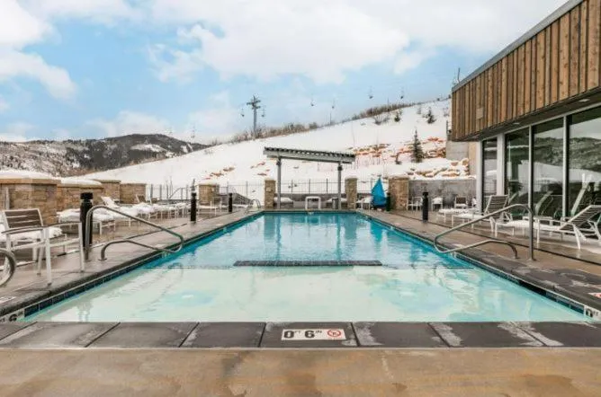 Mountain view, Swimming Pool in Apex at Park City