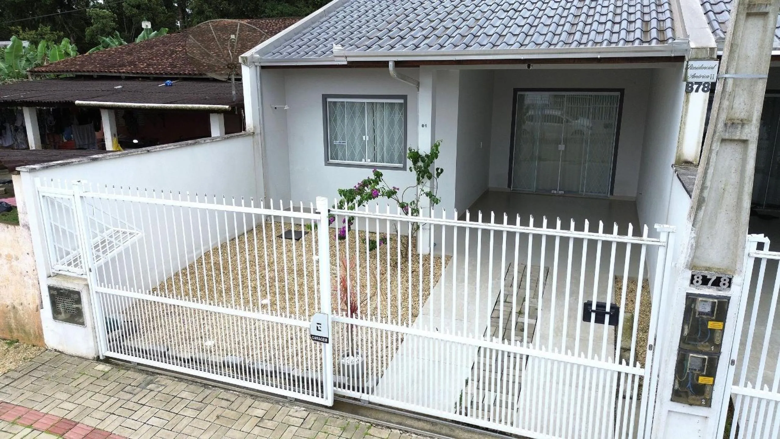 Facade/entrance in Apenas 700m do mar e 25min do Beto Carrero