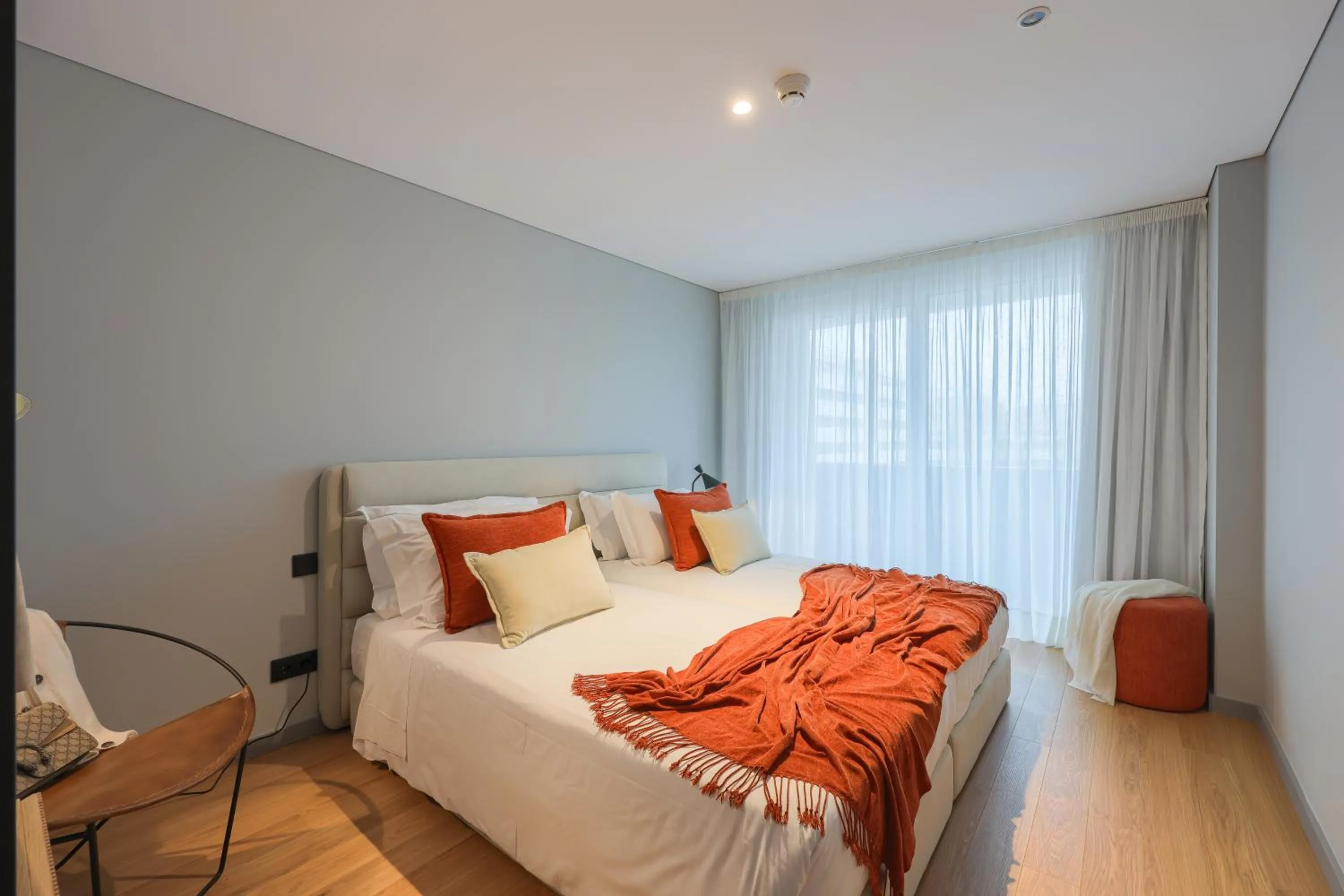 Bedroom, Bed in Nôma Living Icon Apartments