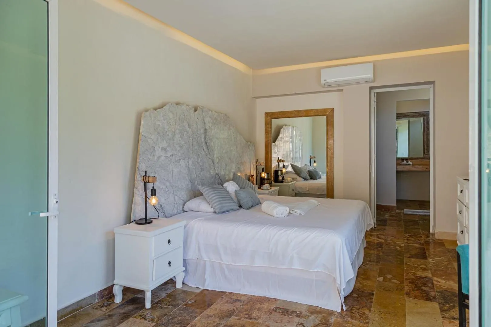 Bed in La Dulce Vista Hotel & Villas - Sierra Madre Puerto Vallarta