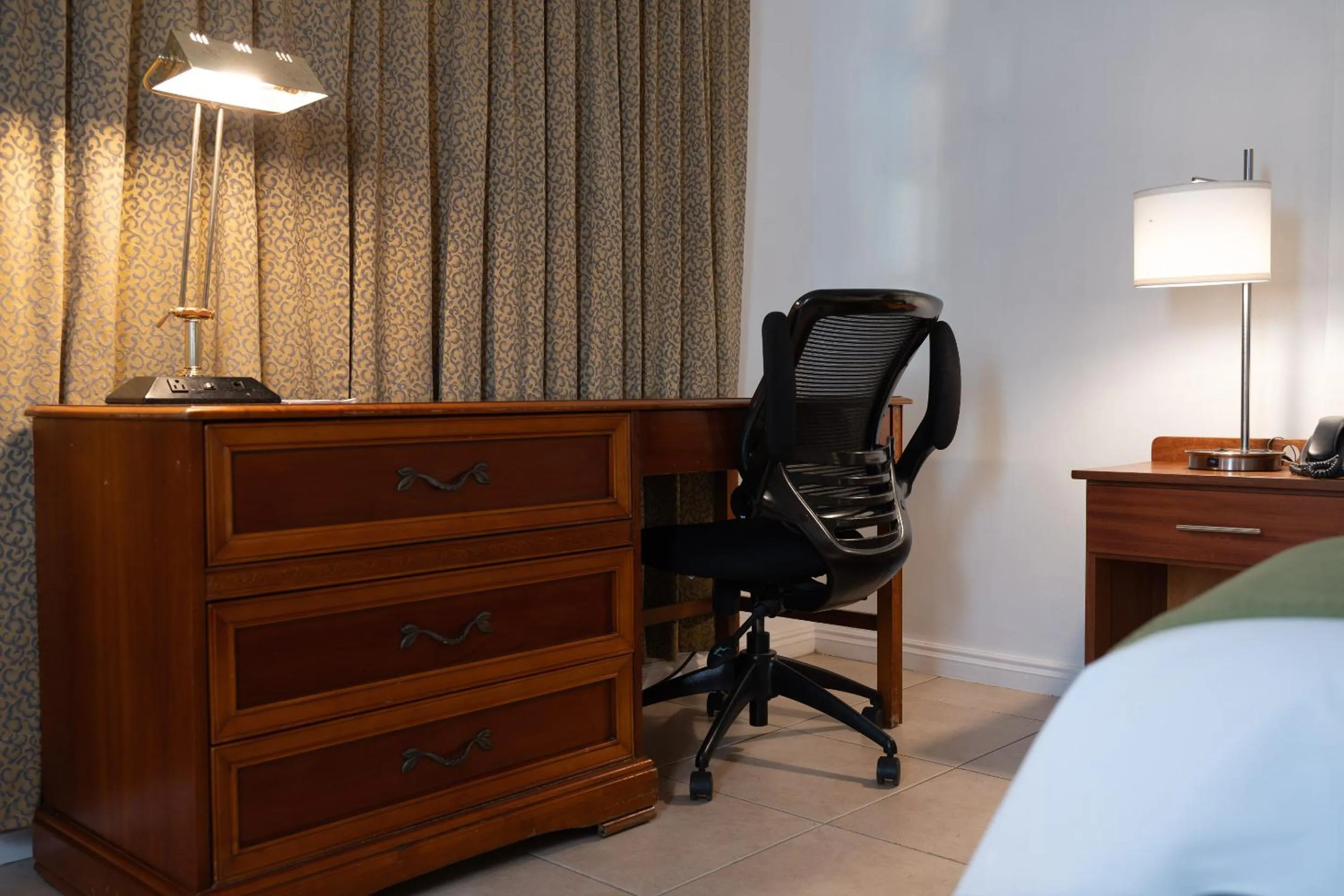 hair dresser, Bed in Grand Coastal Hotel