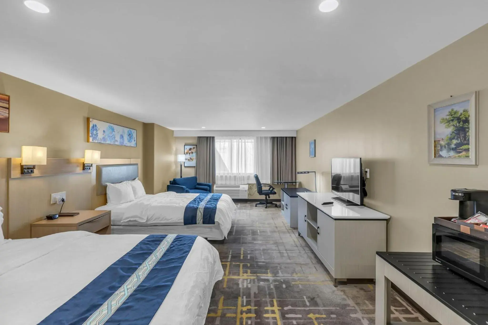 Bed in KC Inn Hotel Kansas City Bed in KC Inn Hotel Kansas City