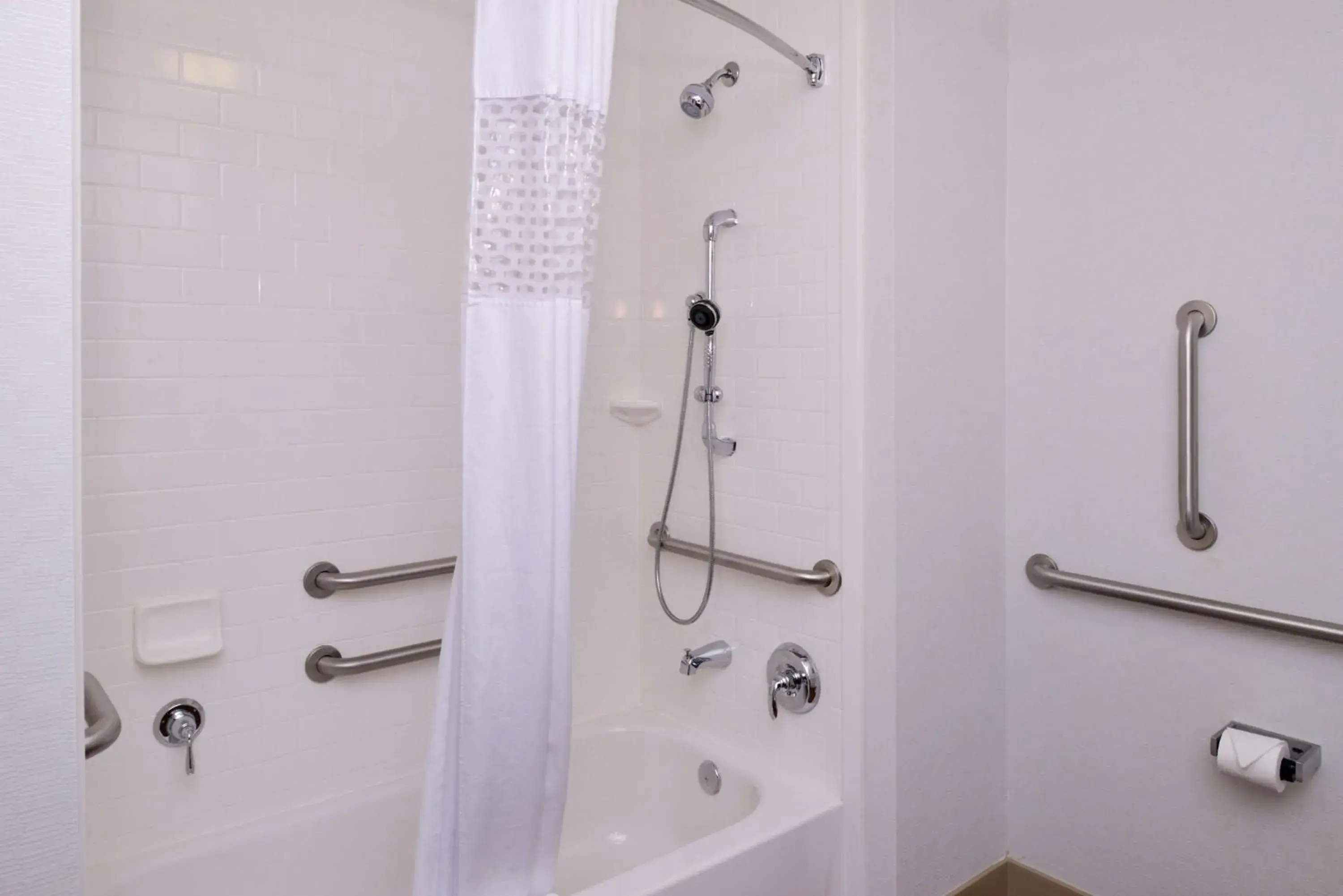 Bathroom in Hampton Inn & Suites by Hilton Lonoke Bathroom in Hampton Inn & Suites by Hilton Lonoke