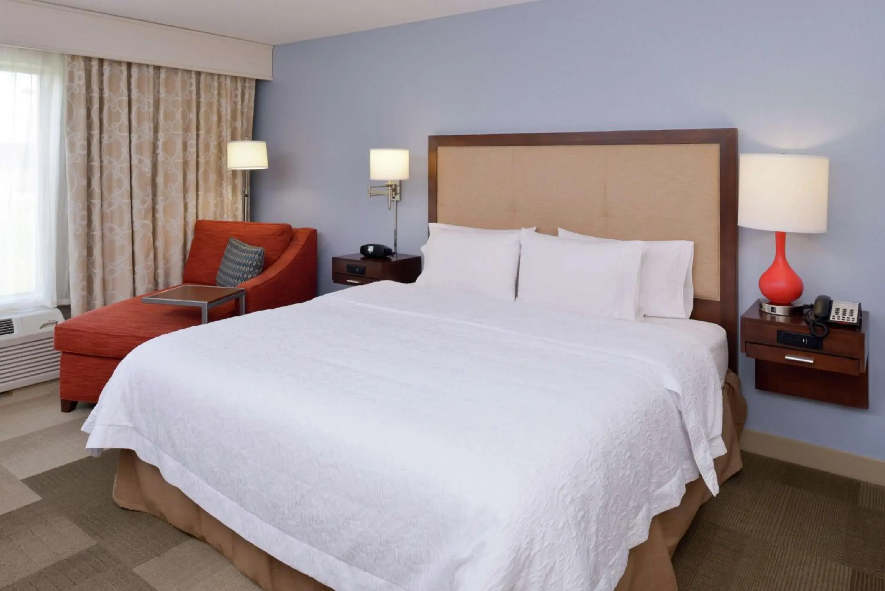 Bed in Hampton Inn & Suites by Hilton Lonoke Bed in Hampton Inn & Suites by Hilton Lonoke