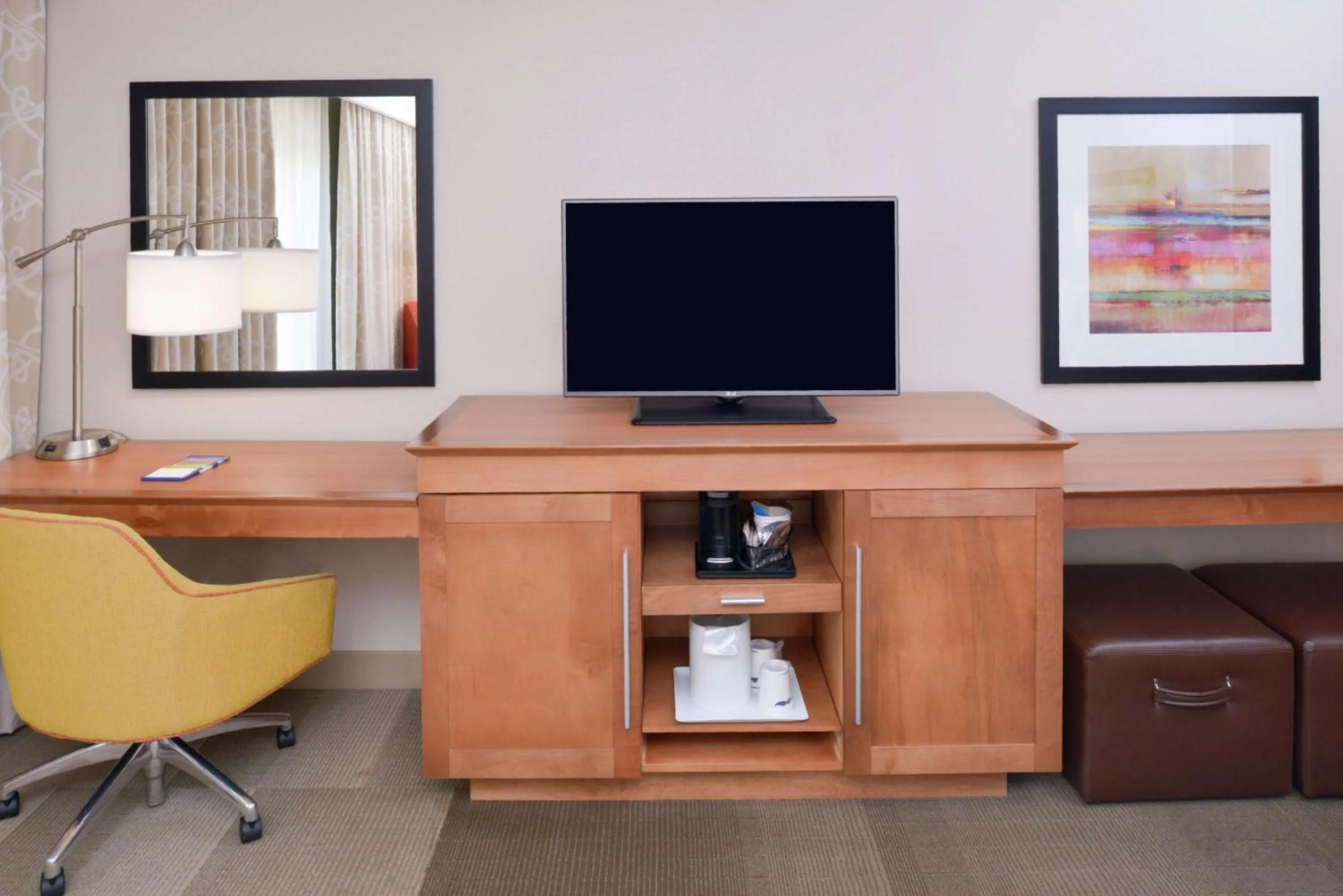 Bedroom in Hampton Inn & Suites by Hilton Lonoke