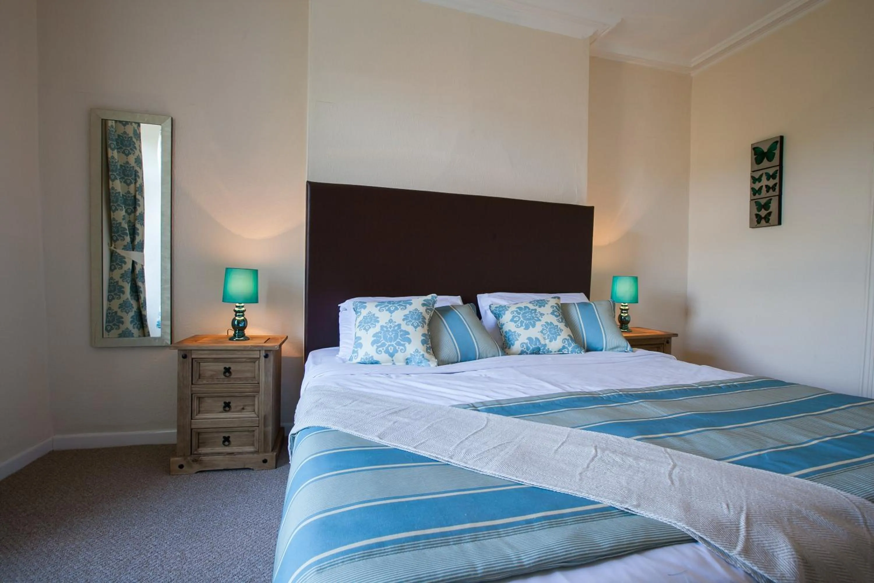 Bed in White Swan Cottage