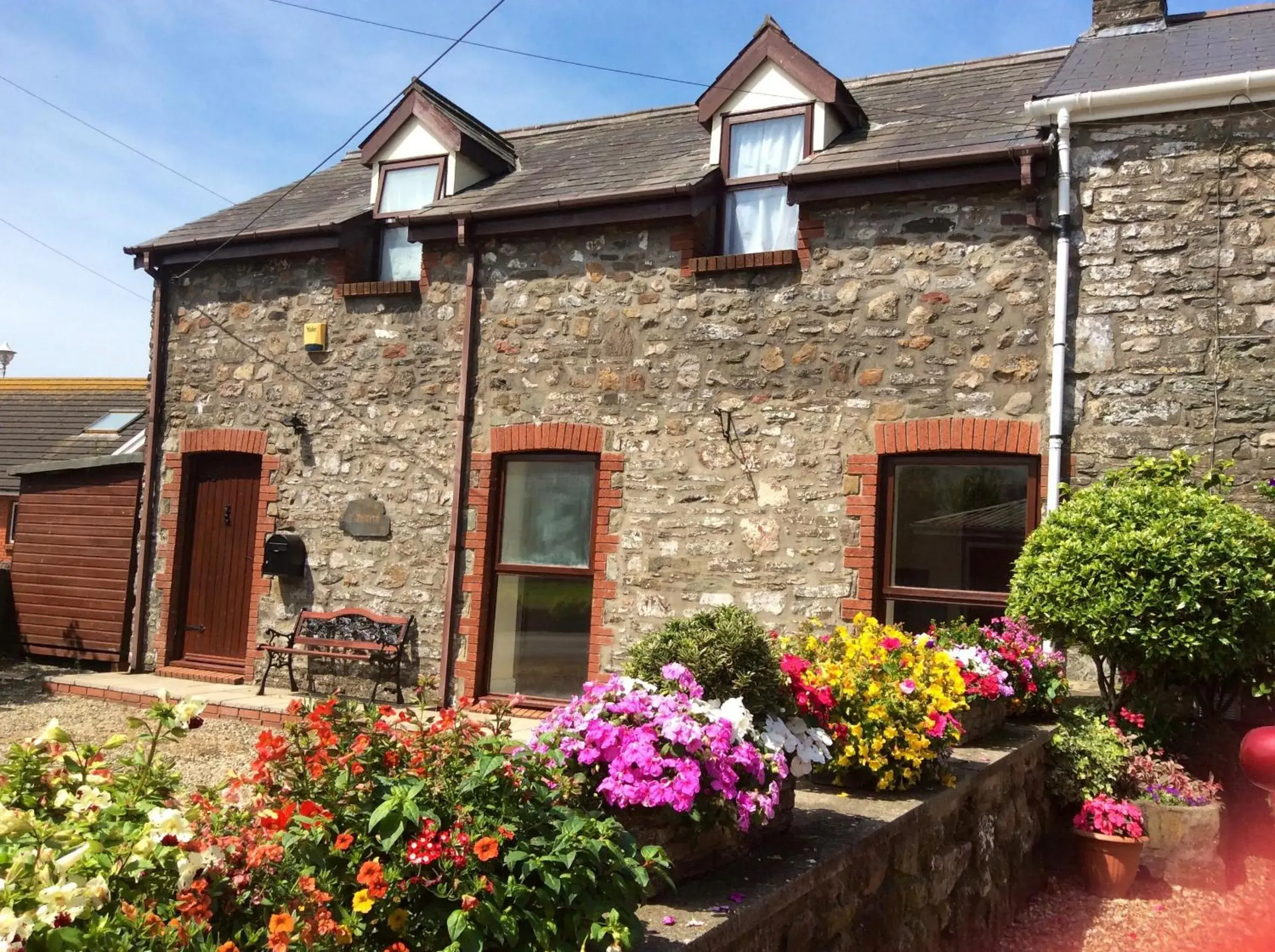 Three-Bedroom House in Y Buarth Three-Bedroom House in Y Buarth