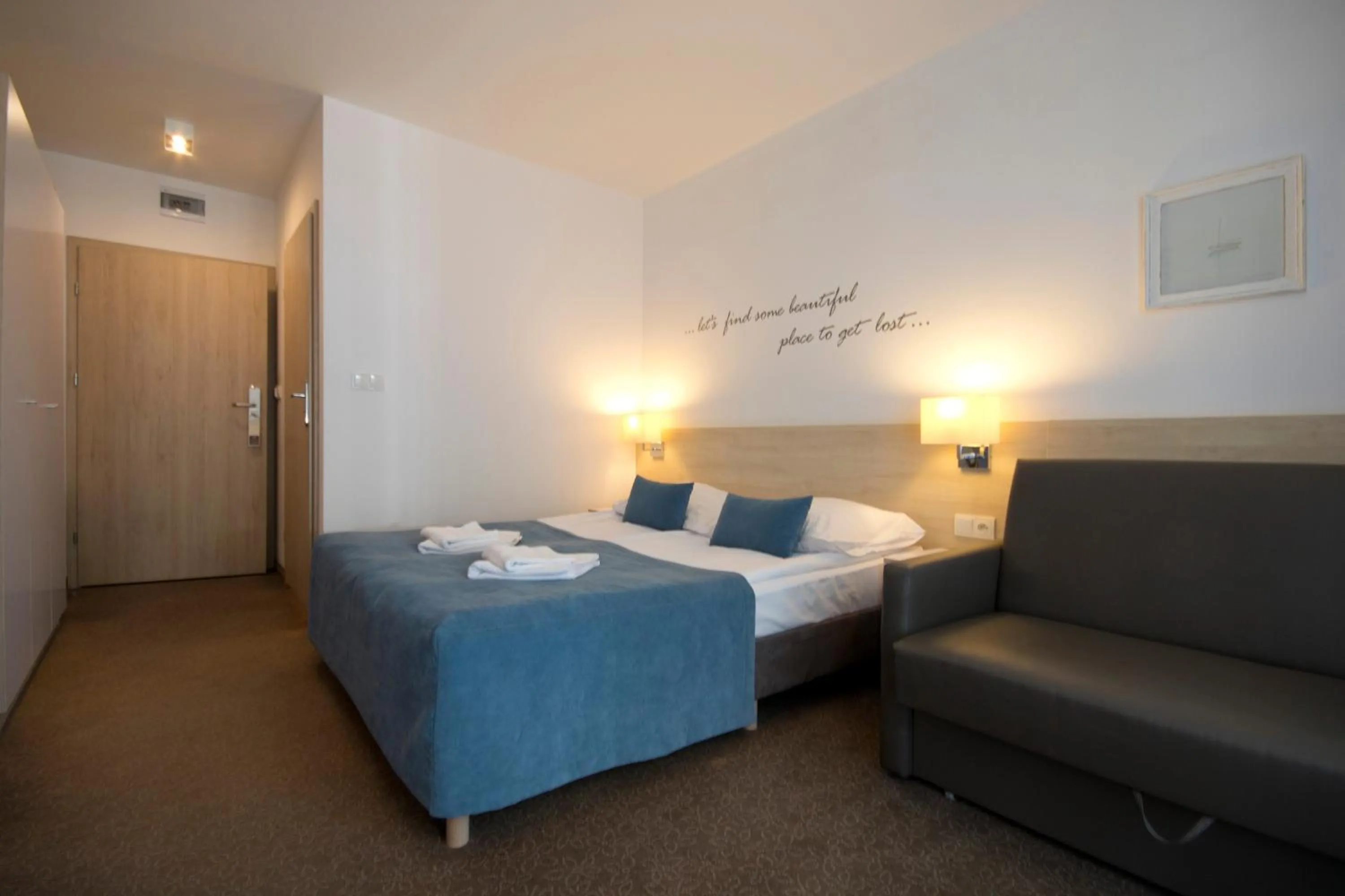 Photo of the whole room, Bed in Borgata