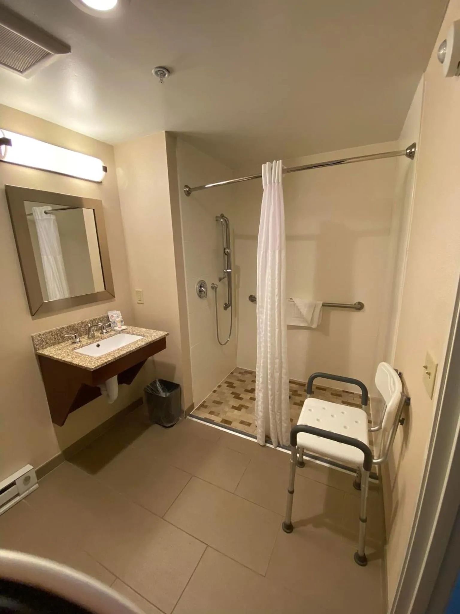 Shower in Comfort Inn & Suites Brattleboro I-91