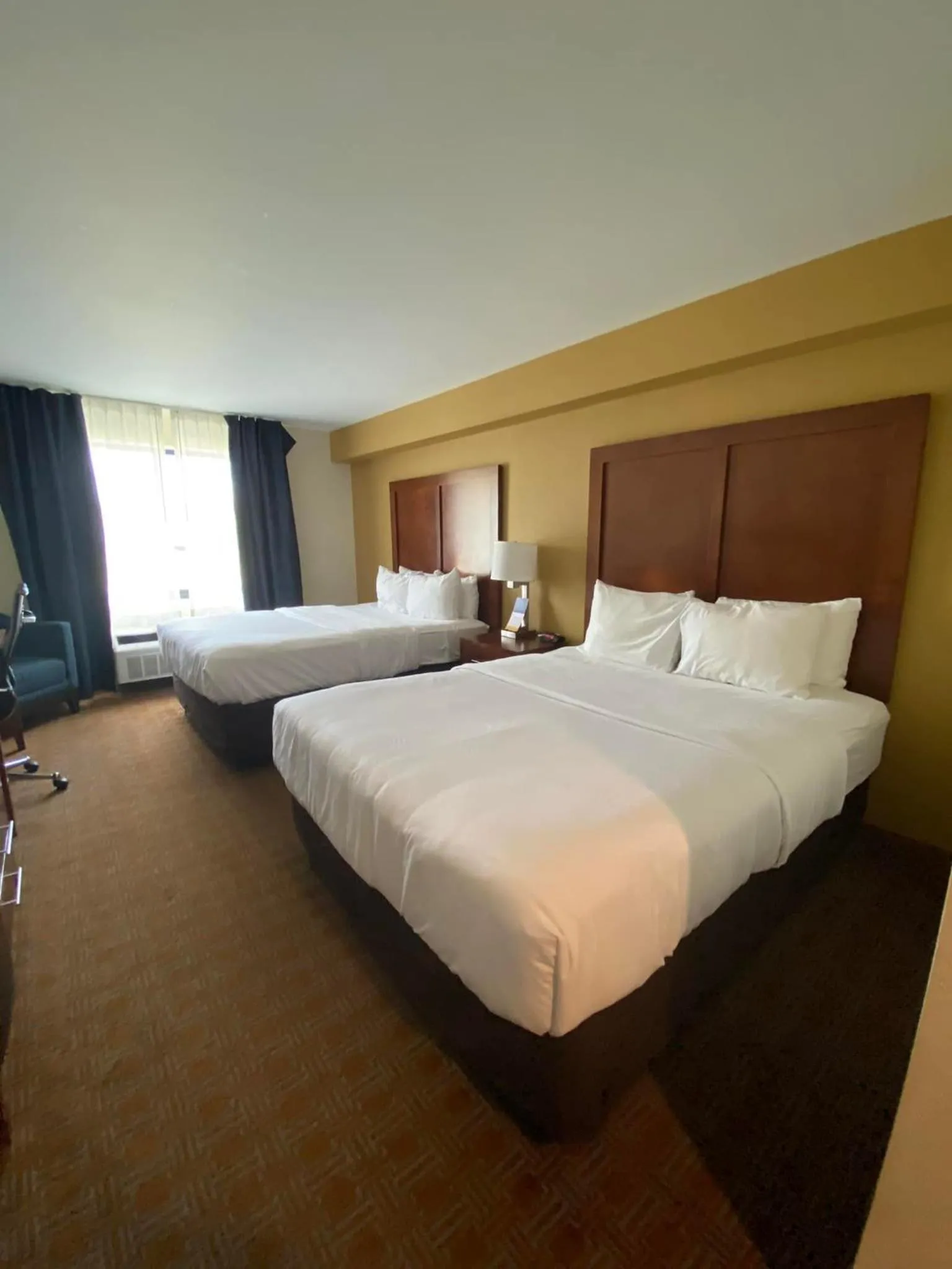 Bed in Comfort Inn & Suites Brattleboro I-91