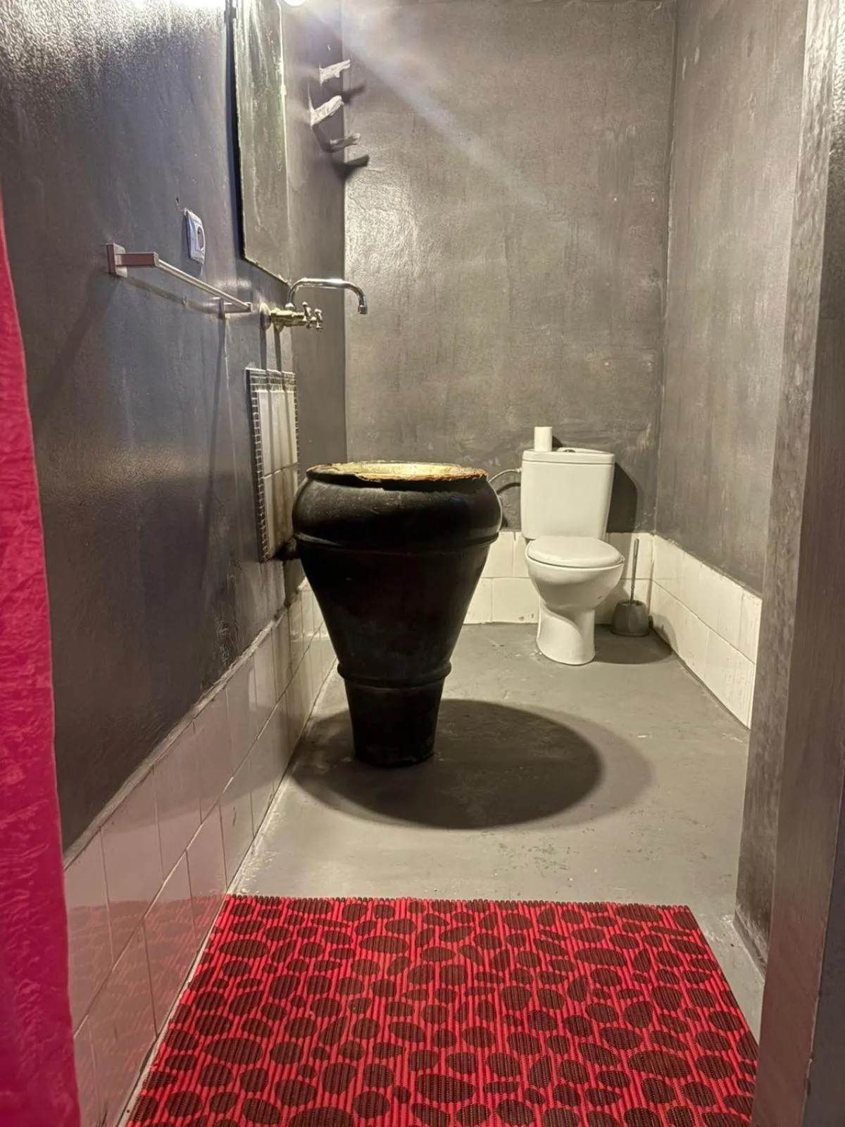 Toilet in ASARAG GUEST HOUSE, YOGA & Surf