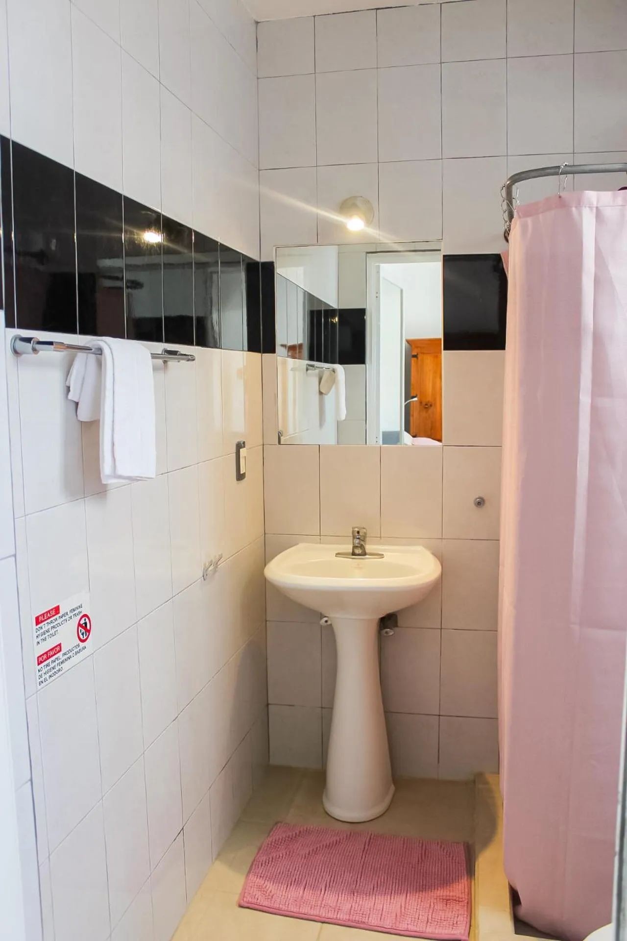 Bathroom in Hotel Allende