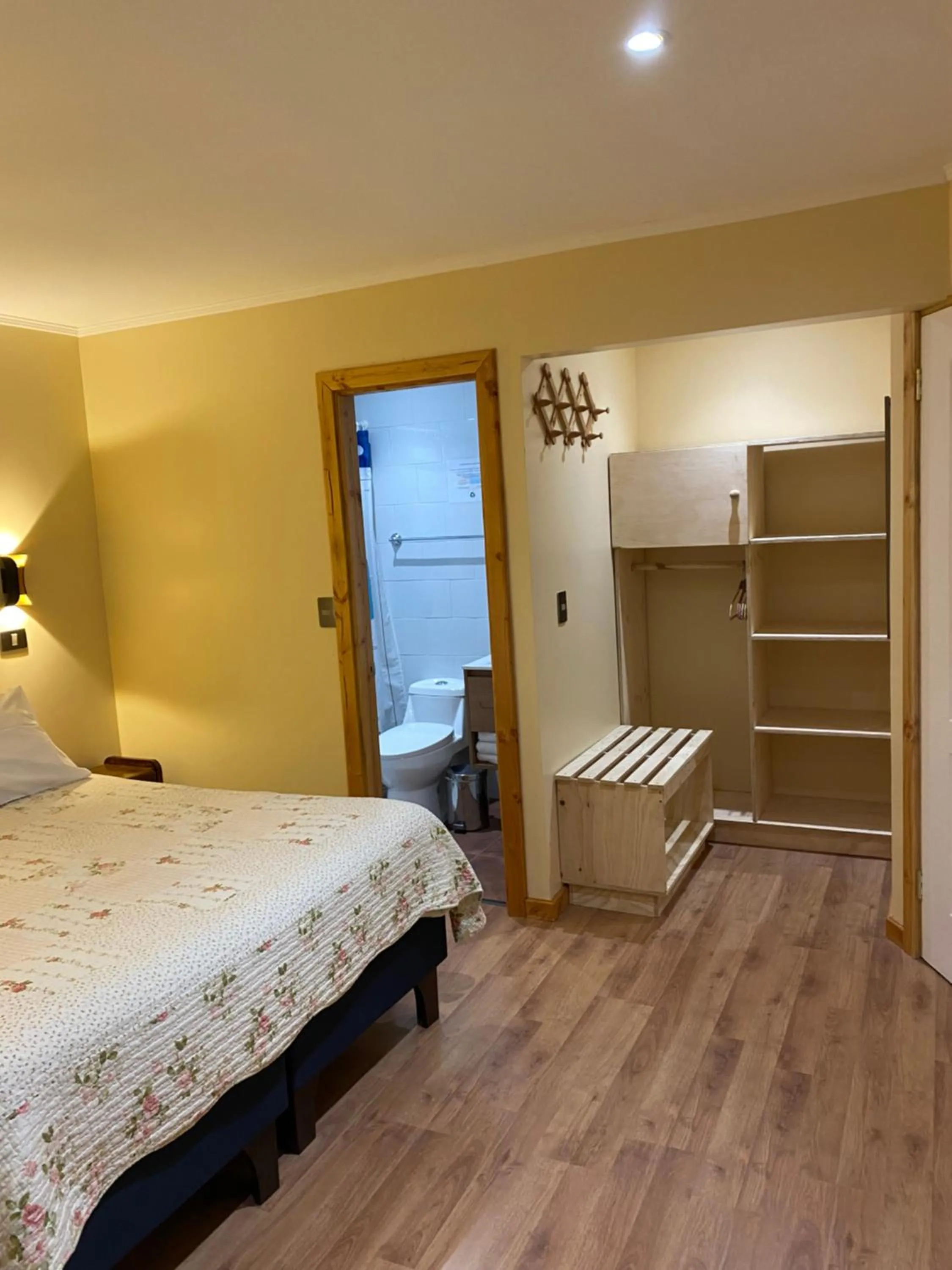 TV and multimedia, Bed in Hostal Graciela