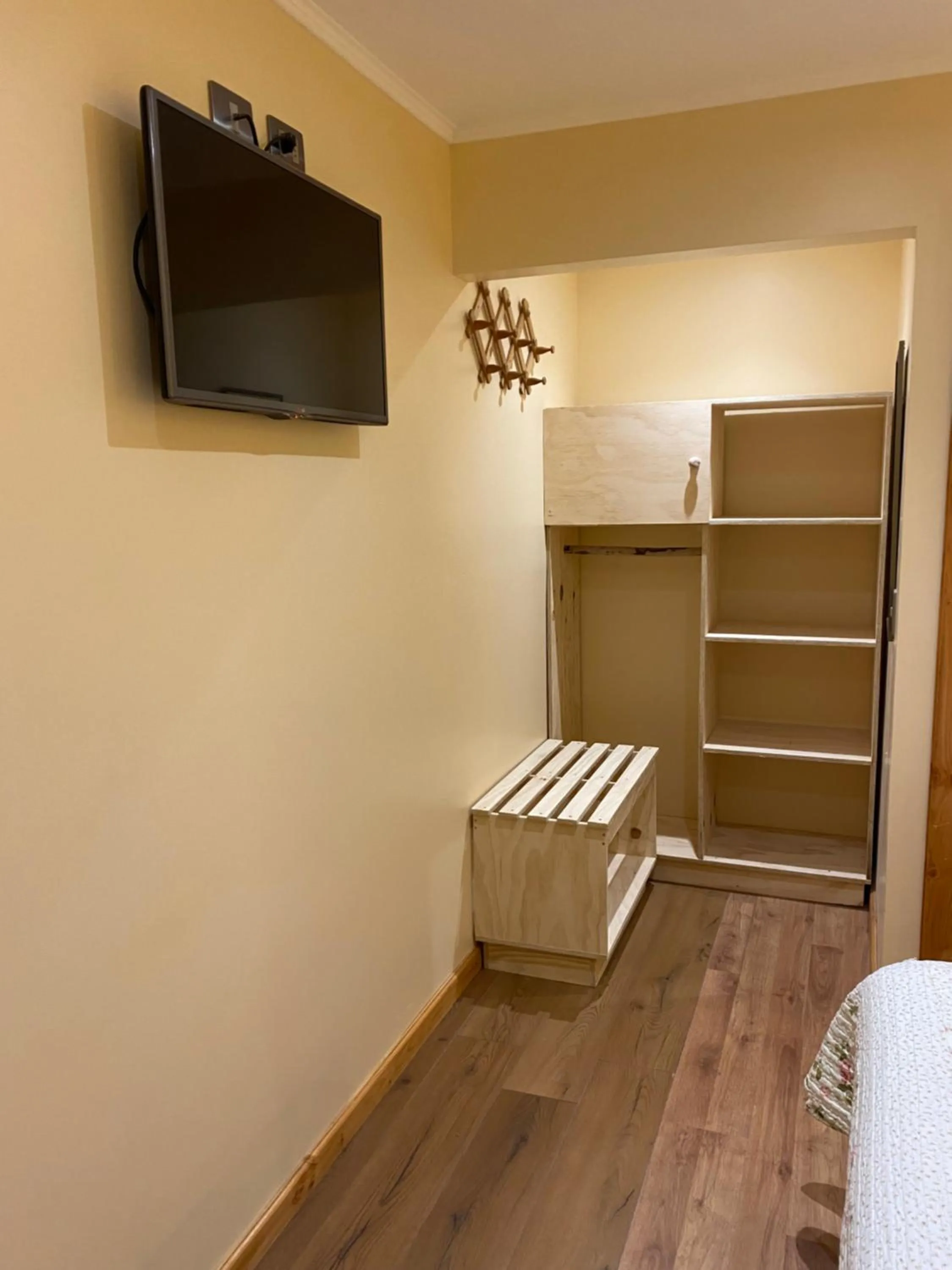 TV and multimedia, Bed in Hostal Graciela