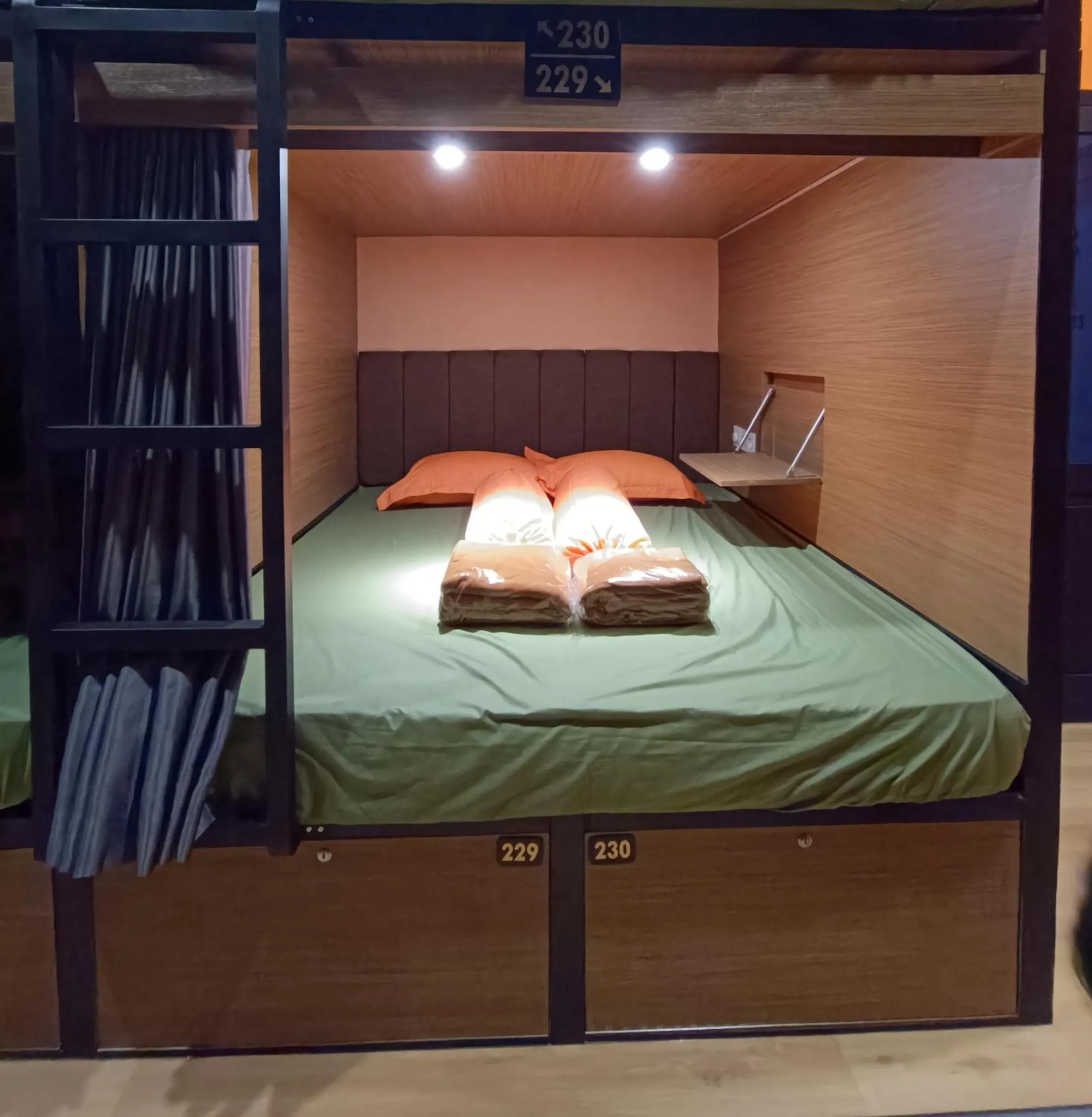 Autumn Living Hotel Kapsul
