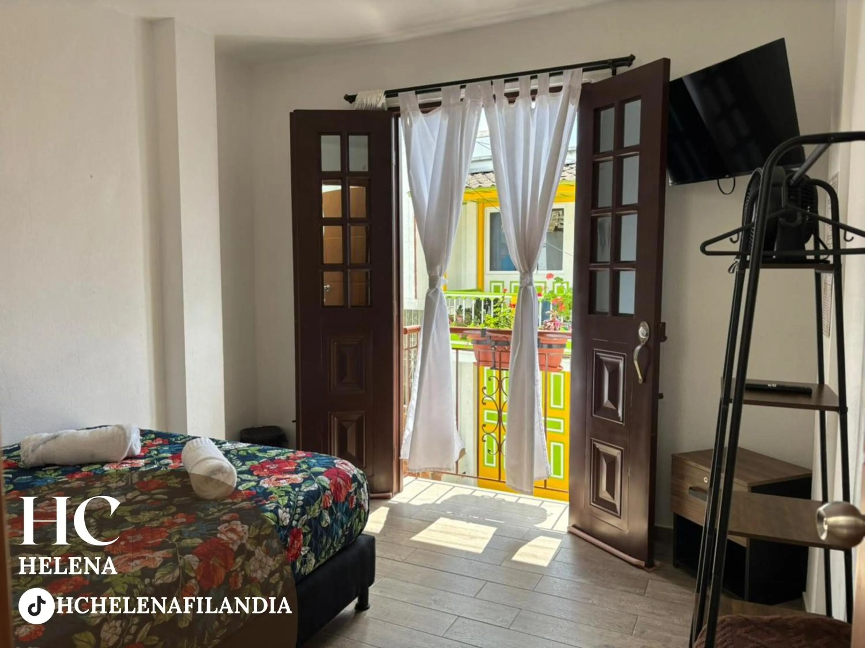 Photo of the whole room, Bed in HC Helena