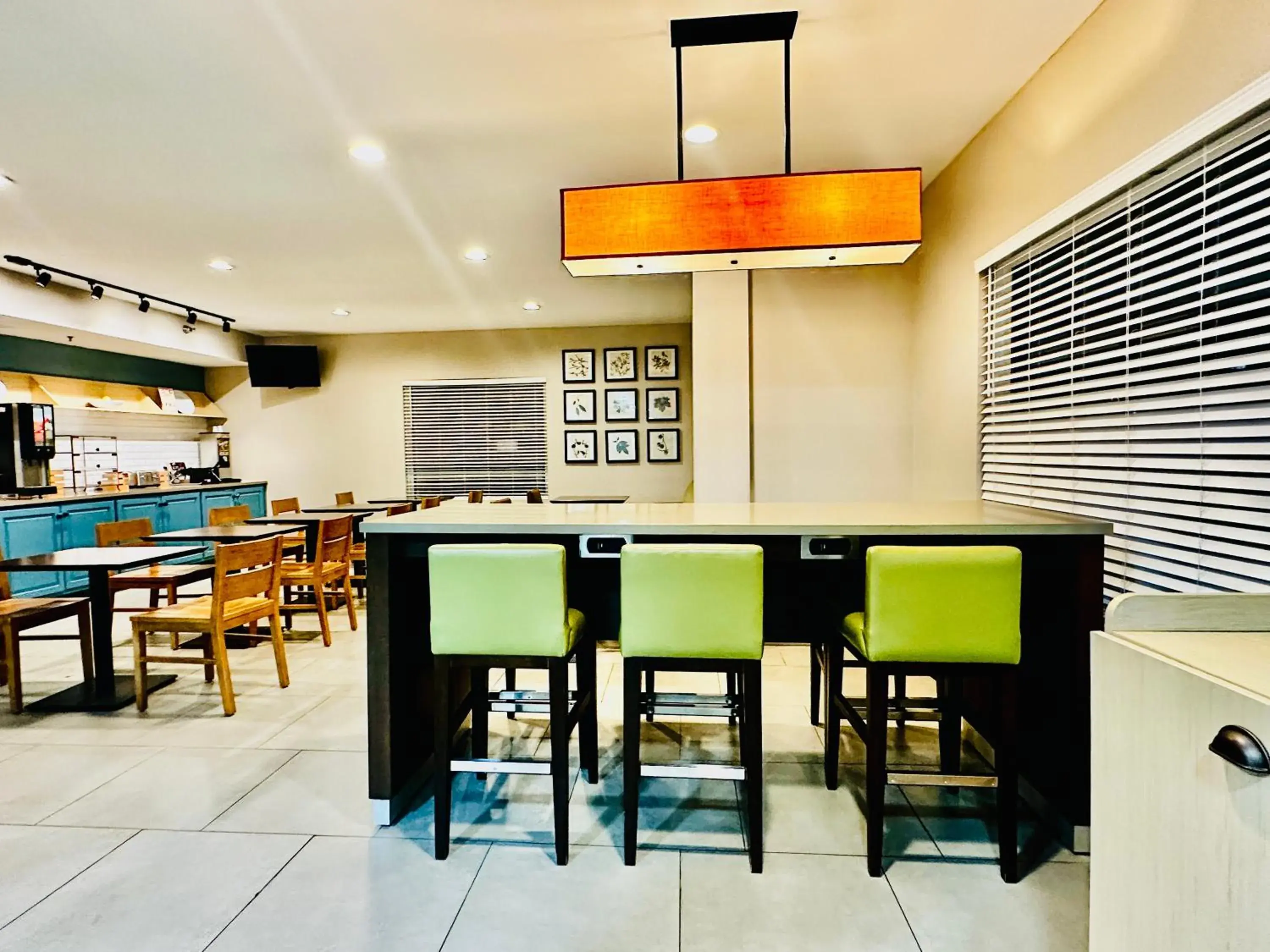 Lounge or bar in Radiant Inn and Suites Lounge or bar in Radiant Inn and Suites